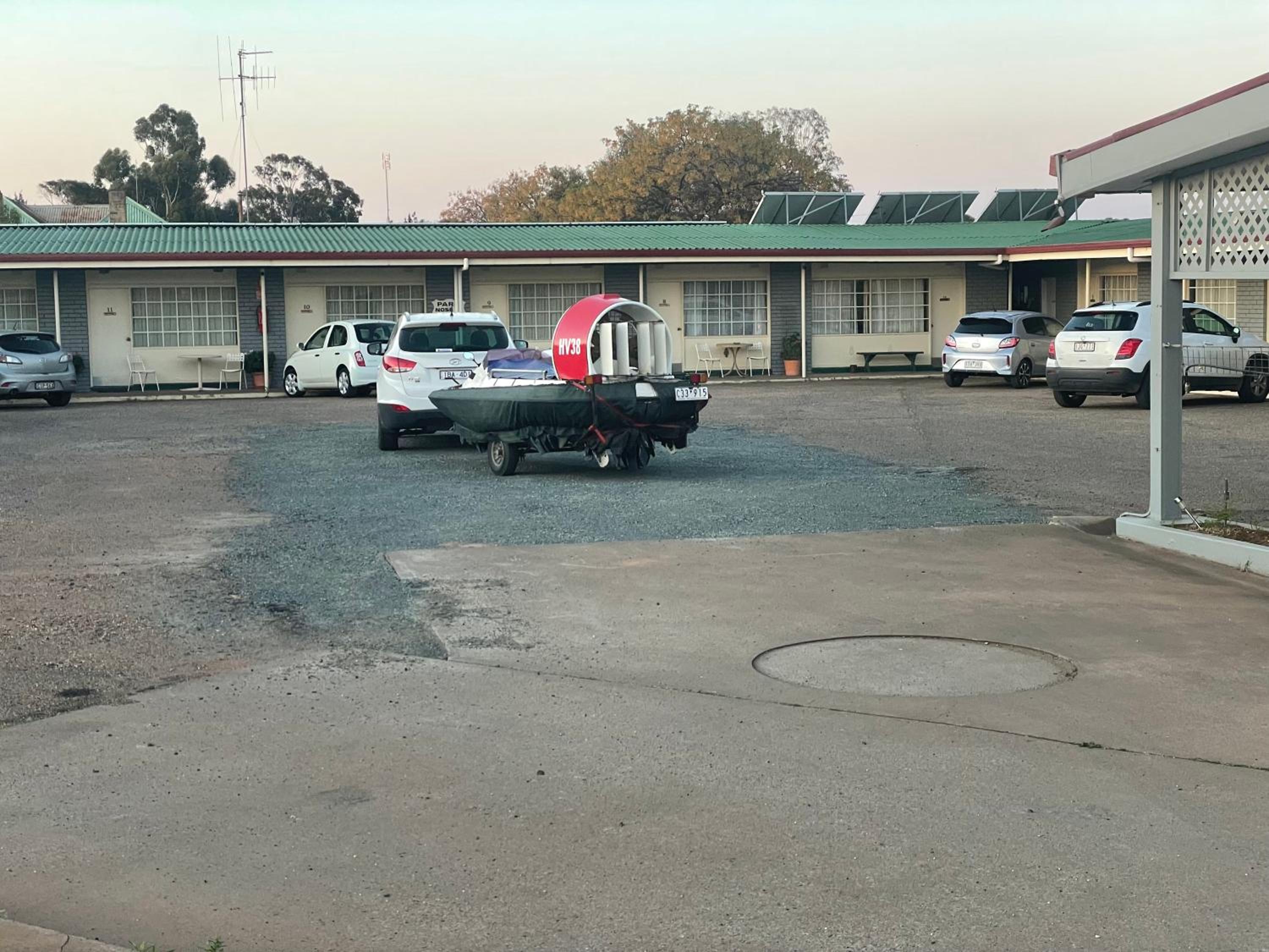 County Lodge Motor Inn