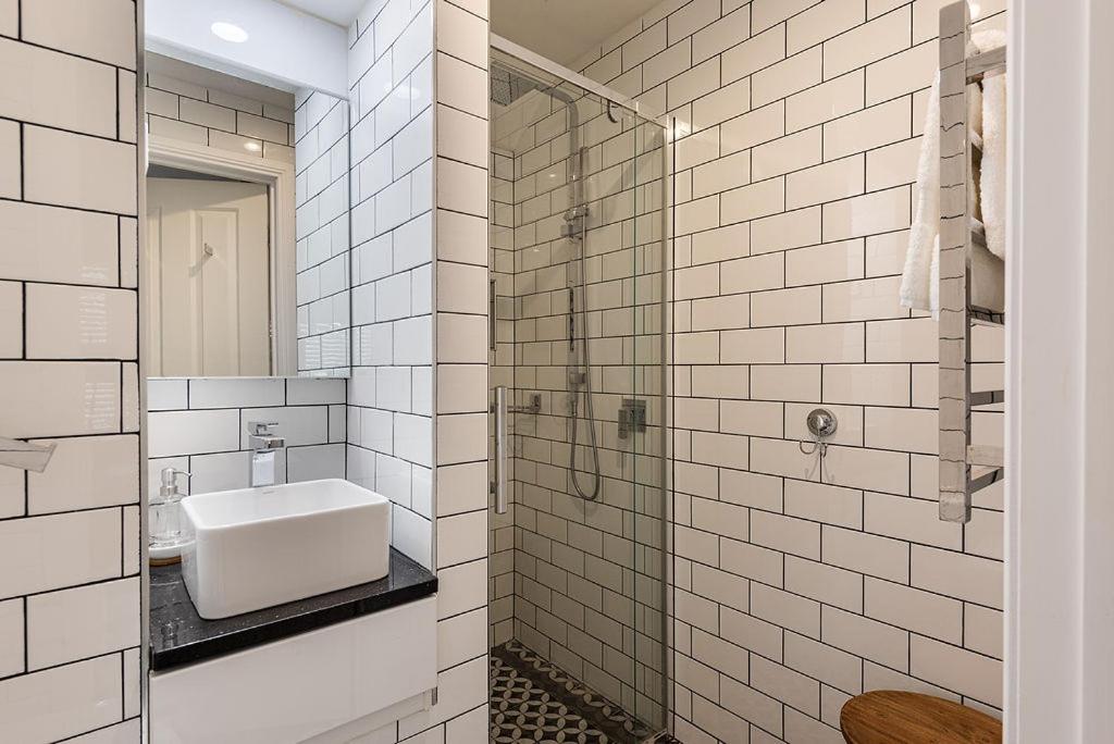 Mersey River Cottage ( cir 1888) Central location with Amazing Ocean and Habour Views.