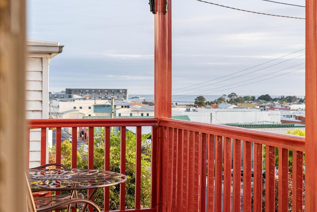 Mersey River Cottage ( cir 1888) Central location with Amazing Ocean and Habour Views.