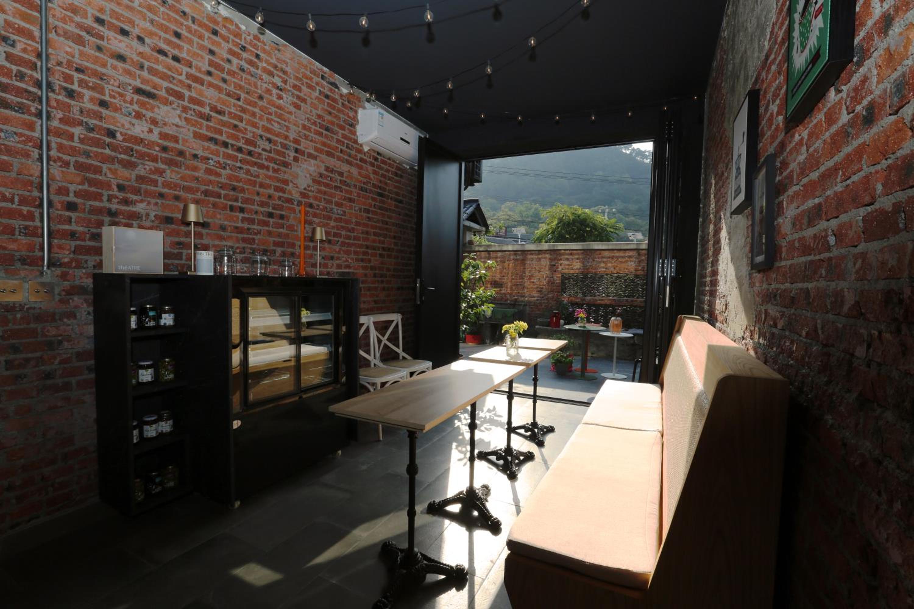 Beijing MutianyuGreat Wall Let'sgo Hotel&Bar