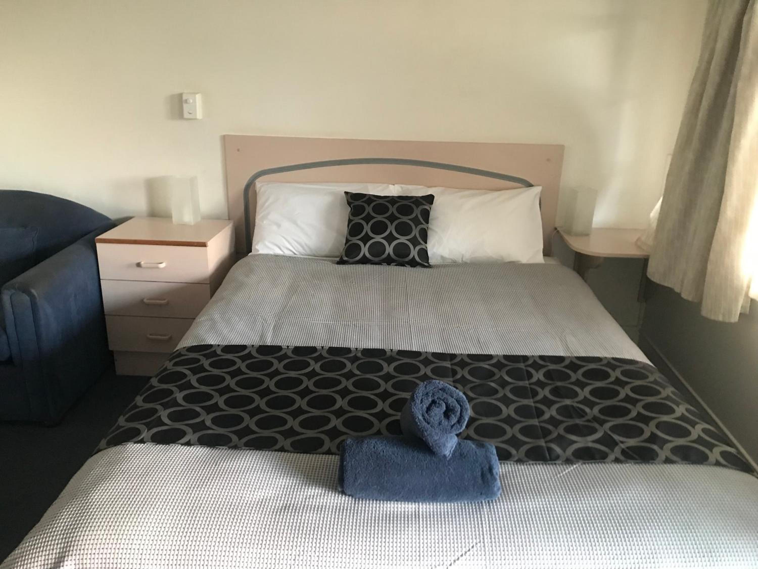 County Lodge Motor Inn