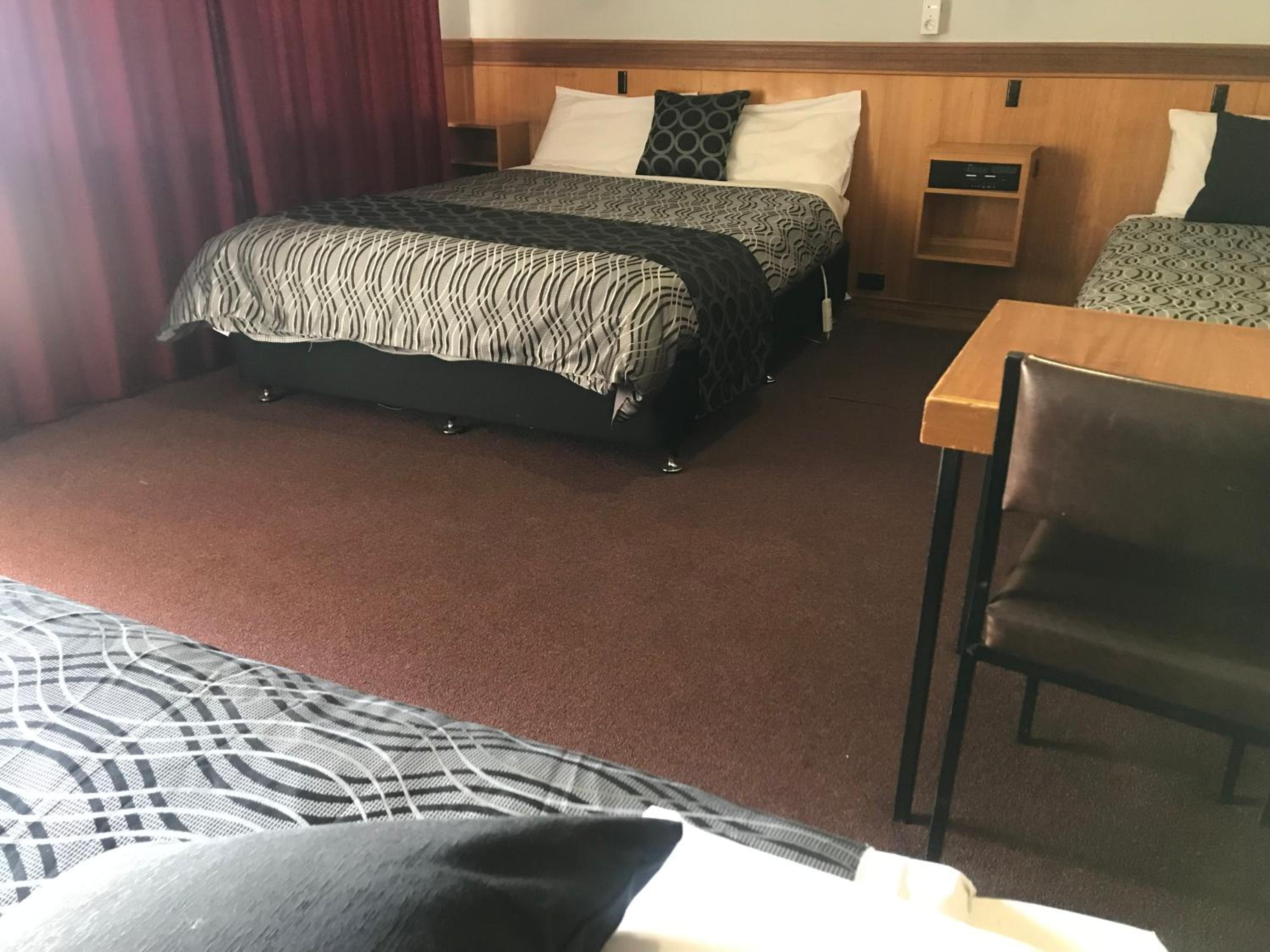 County Lodge Motor Inn