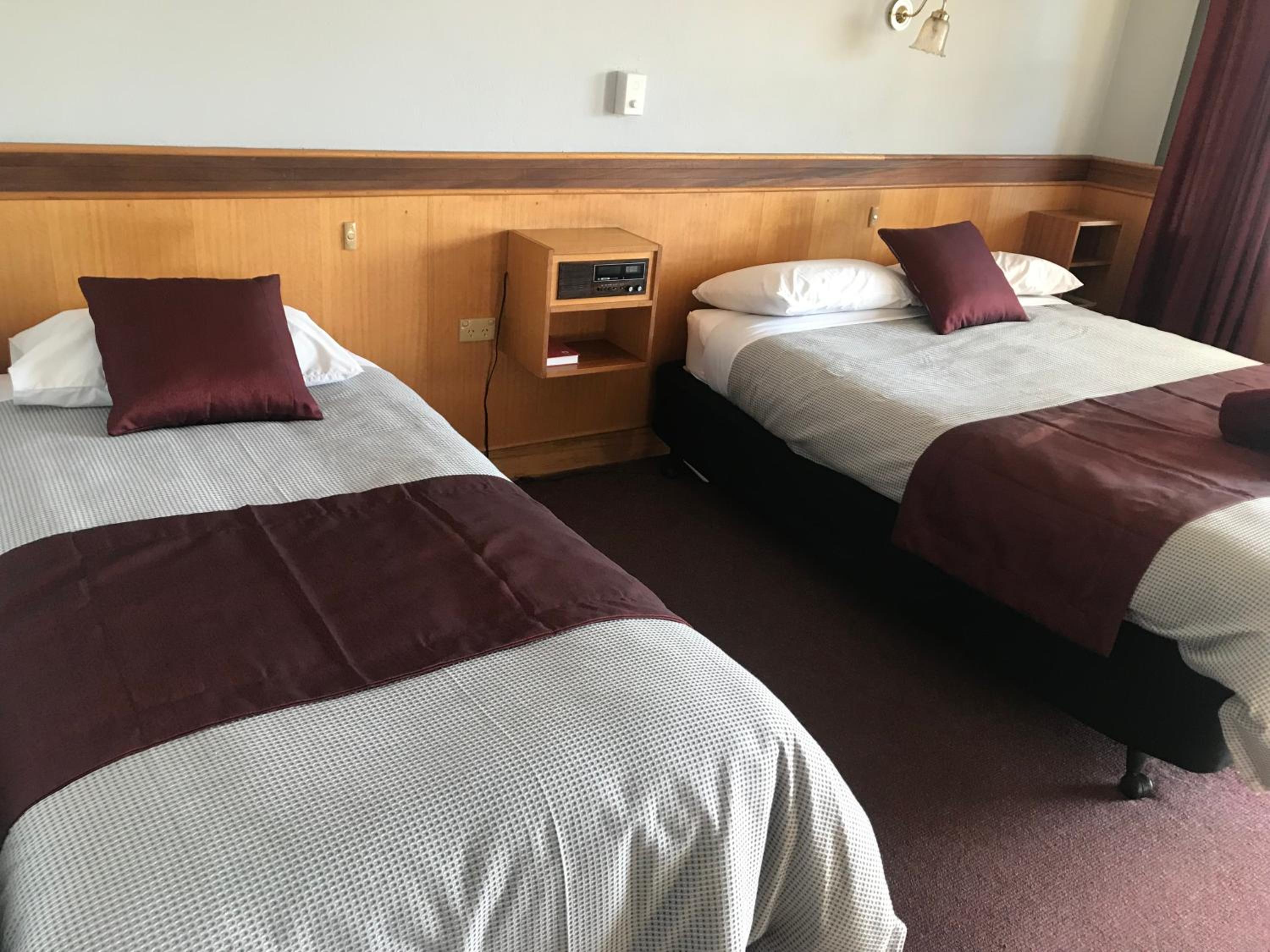County Lodge Motor Inn
