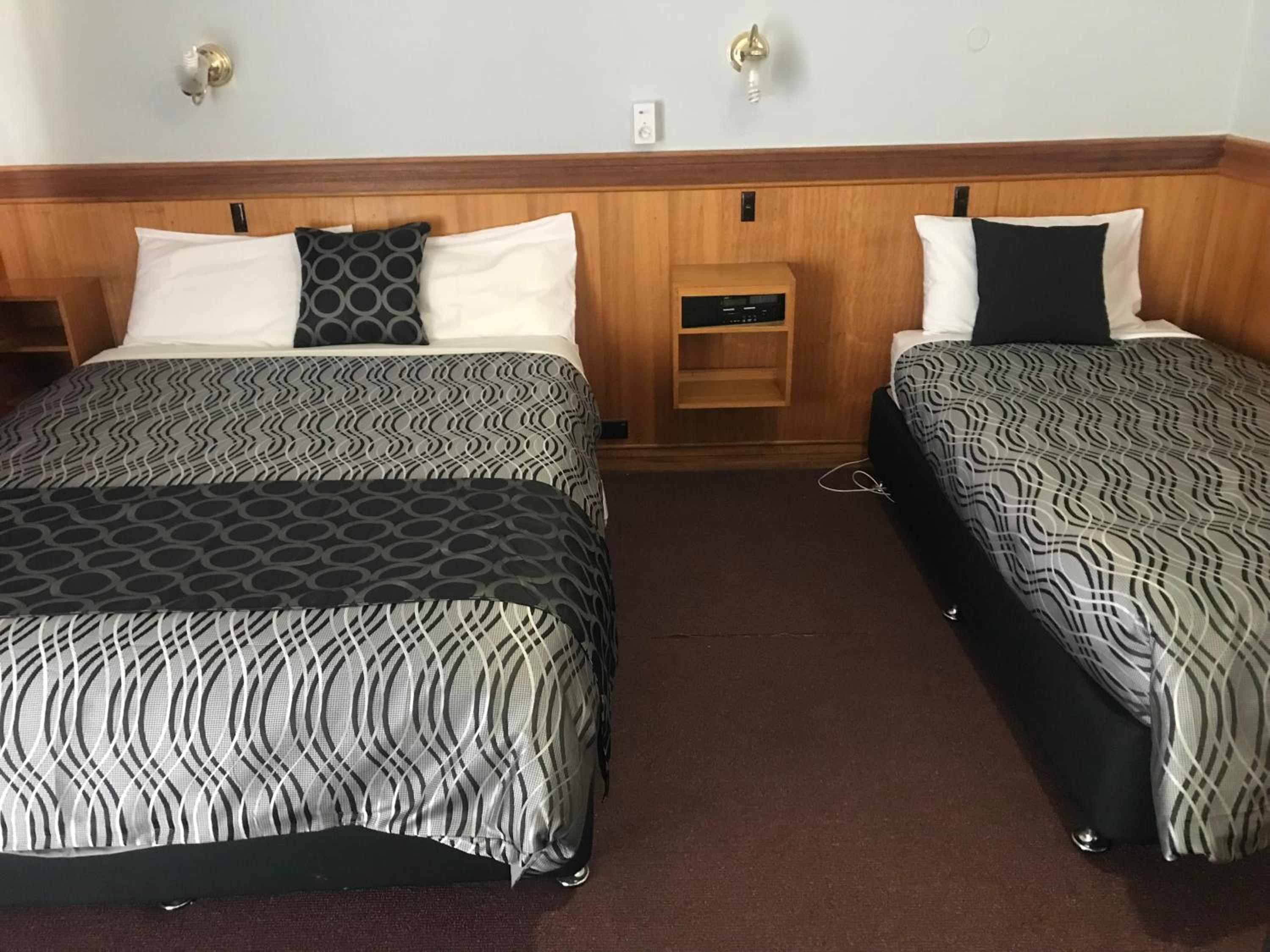 County Lodge Motor Inn