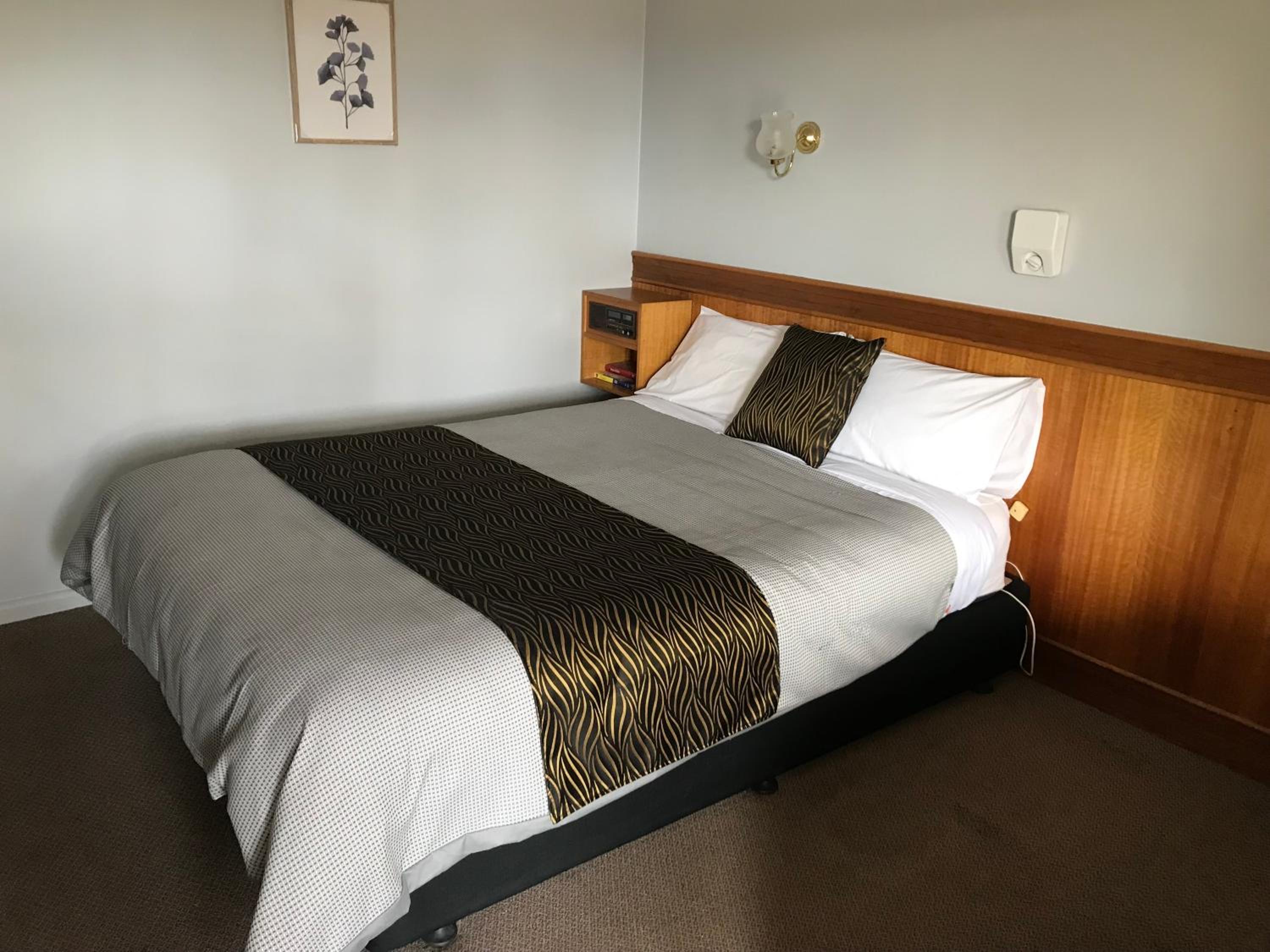 County Lodge Motor Inn