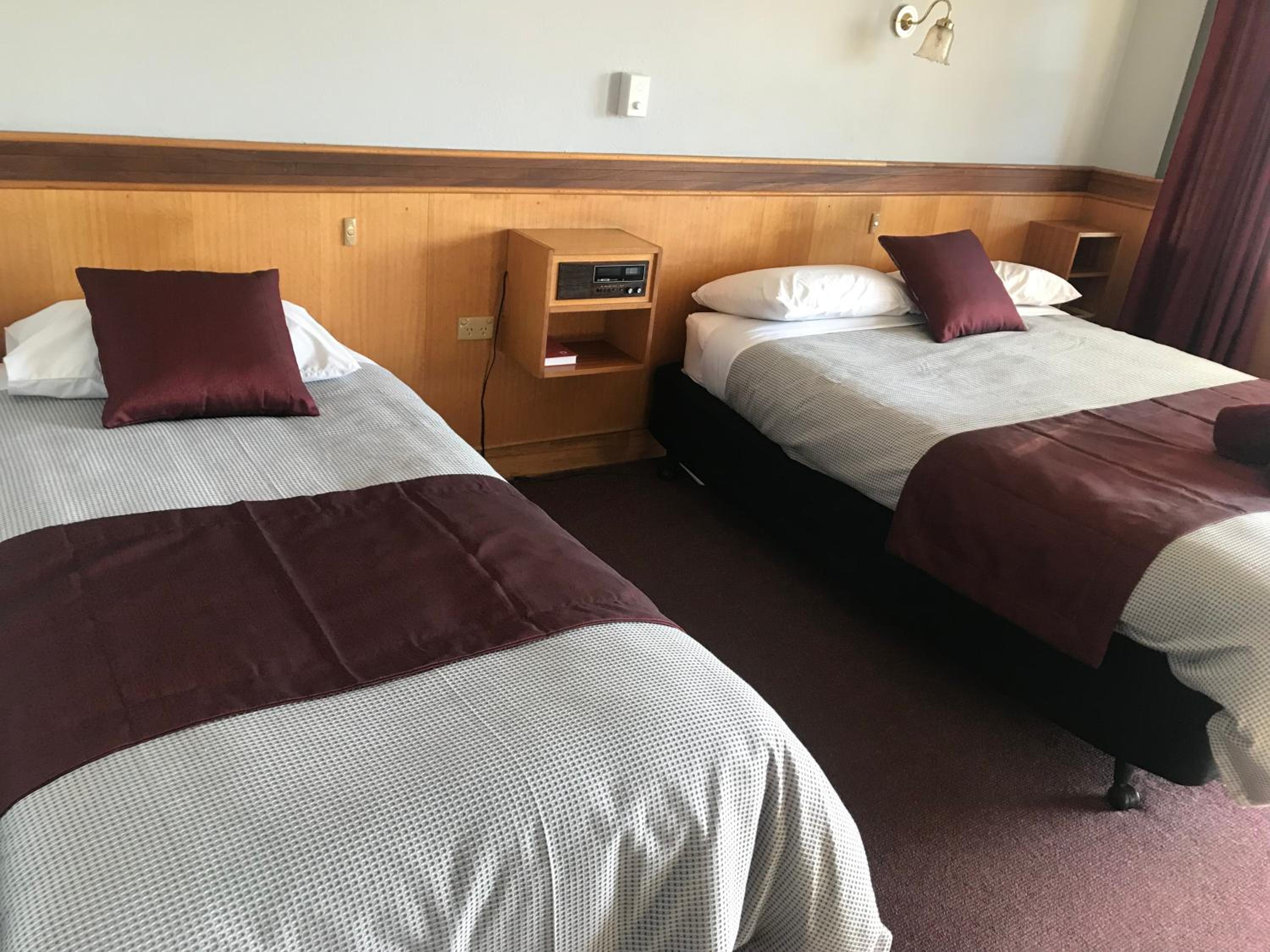 County Lodge Motor Inn