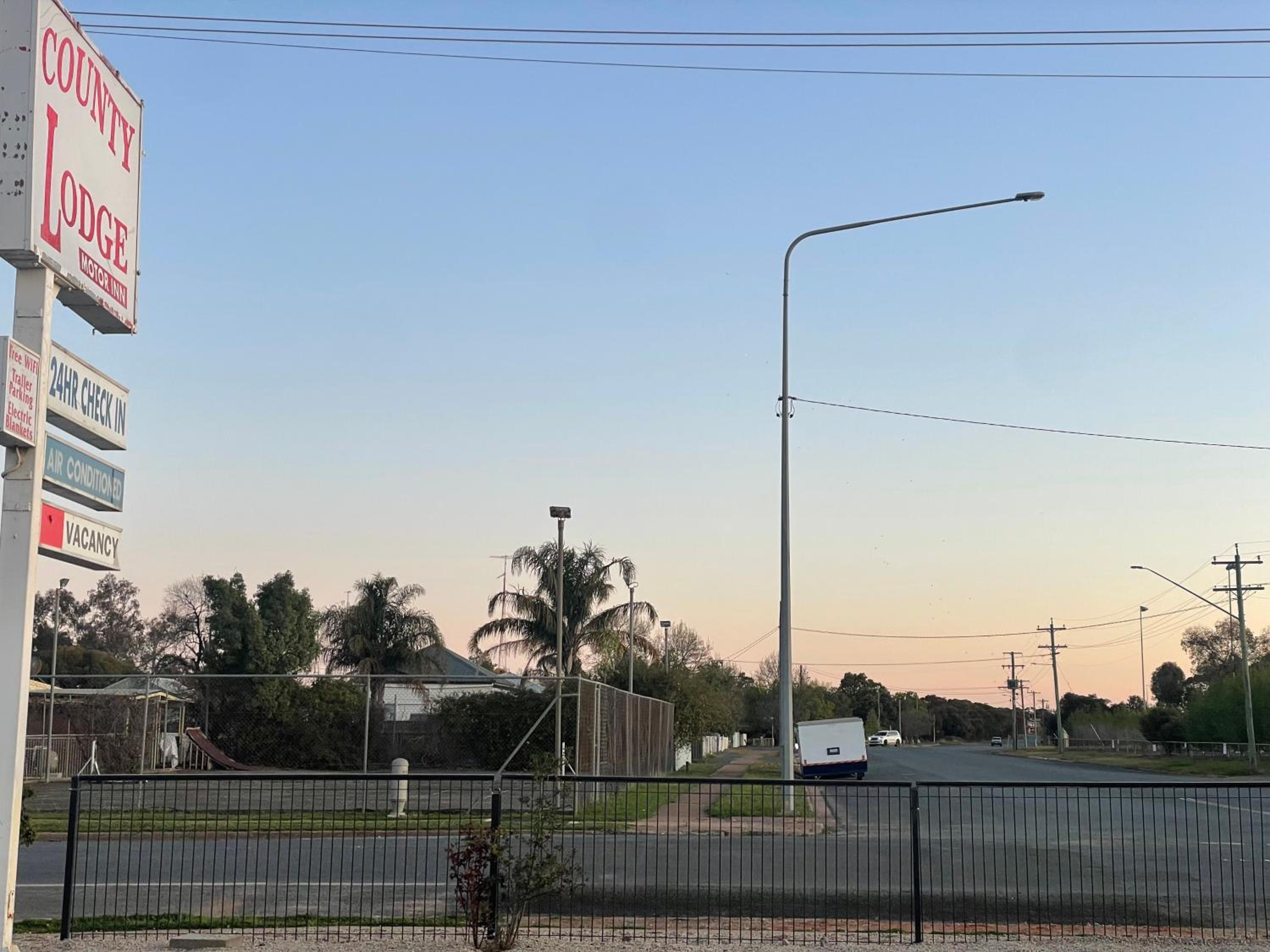 County Lodge Motor Inn