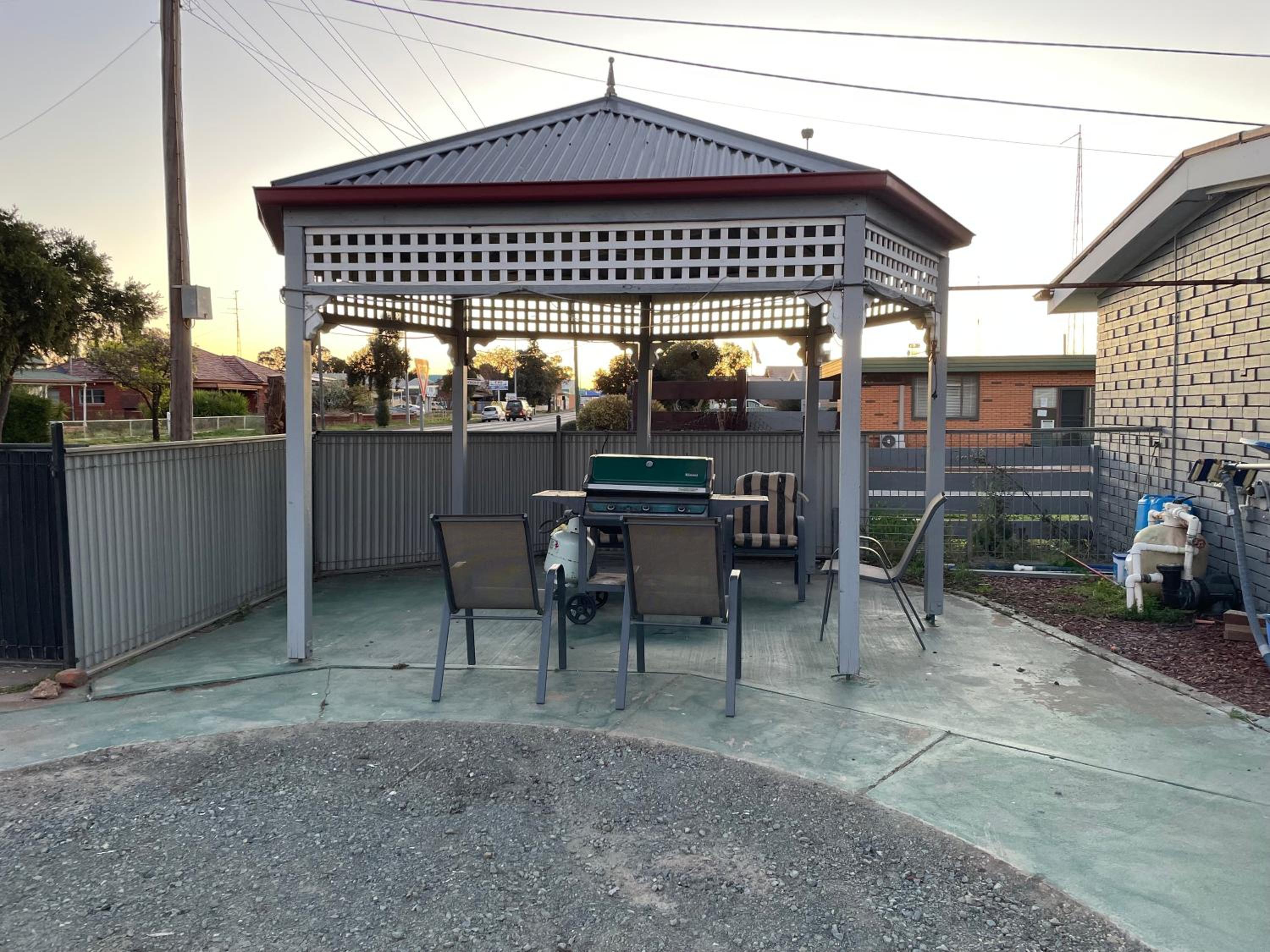 County Lodge Motor Inn