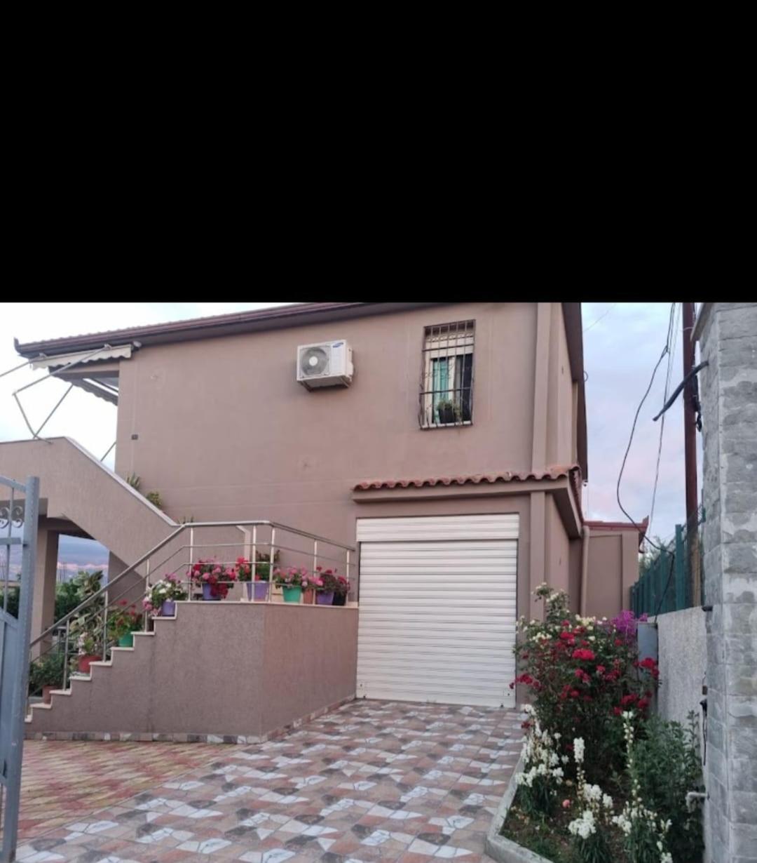 Vila megi-Rent Room