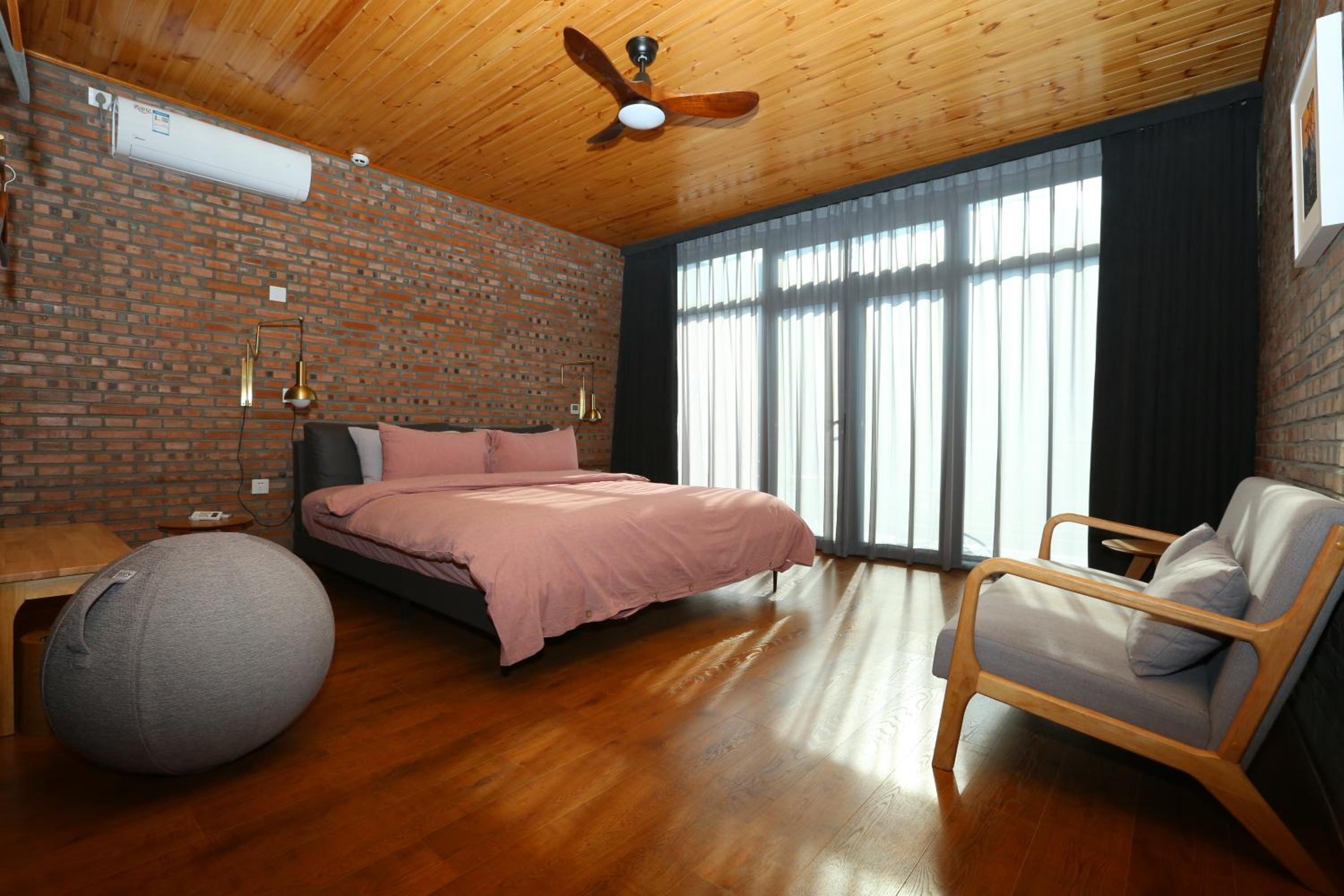 Beijing MutianyuGreat Wall Let'sgo Hotel&Bar