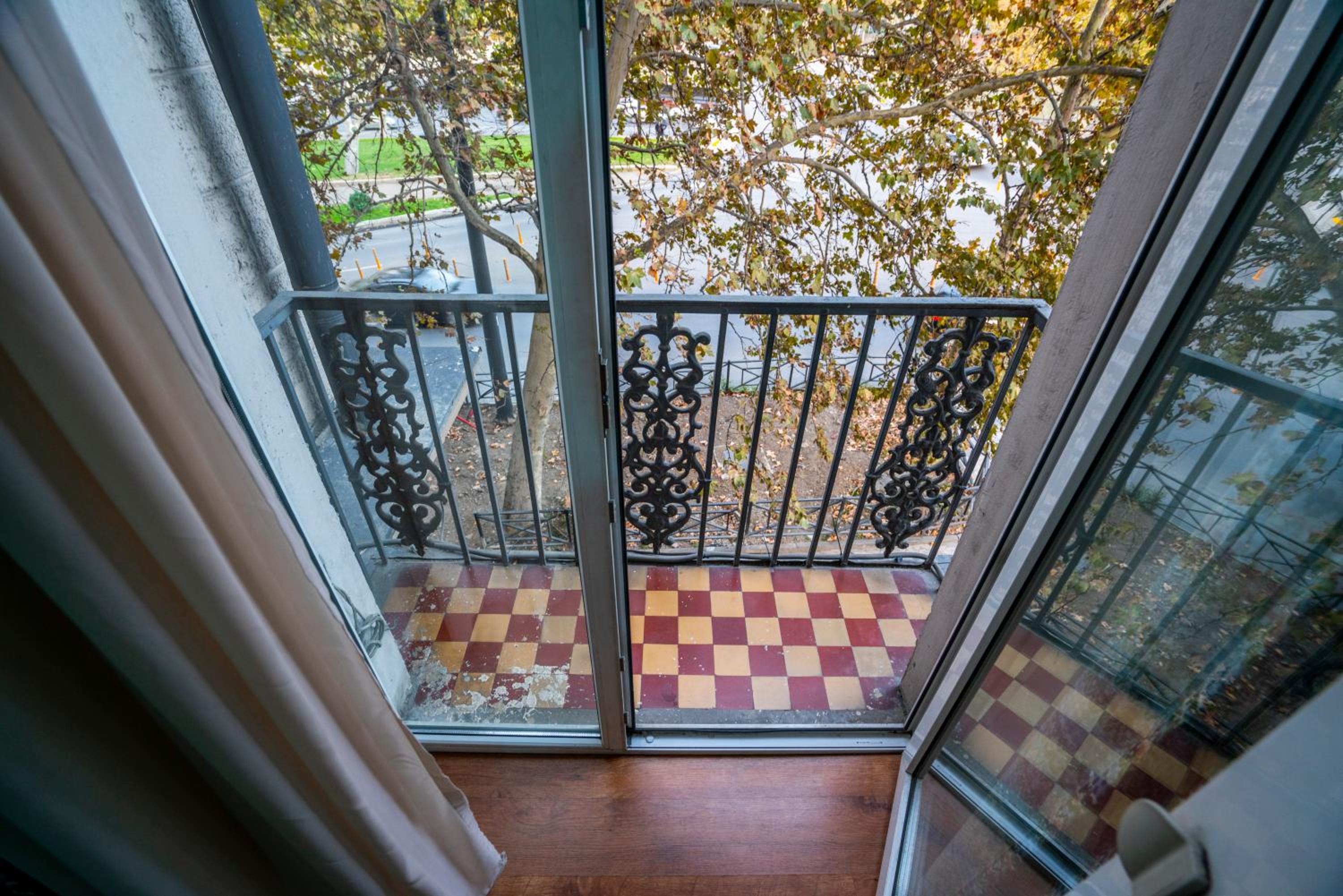 Apartment Baratashvili street