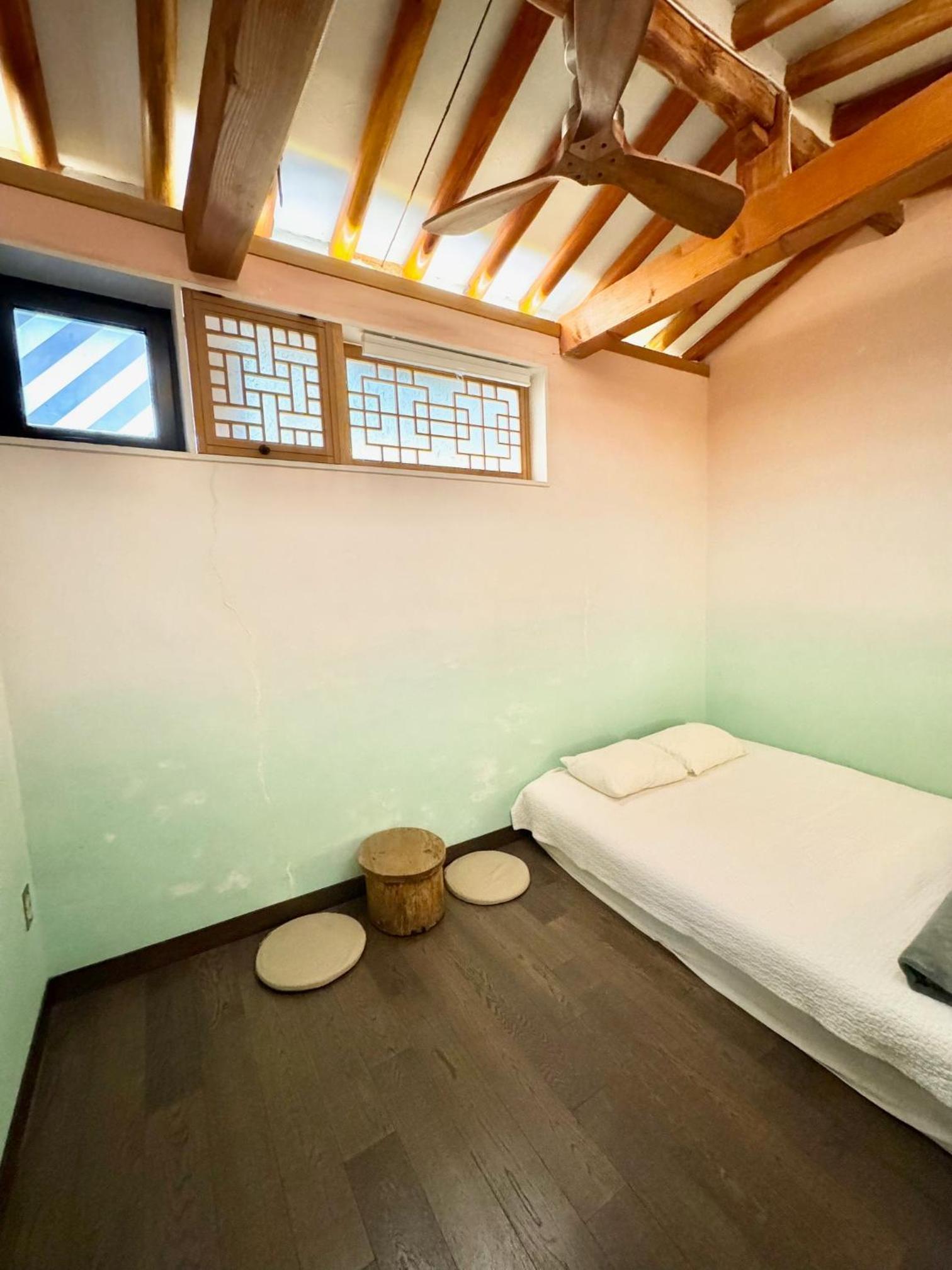 'Hanok Hanok' Boutique stay Hotel Seoul - 2min from Gyeongbokgung Palace station