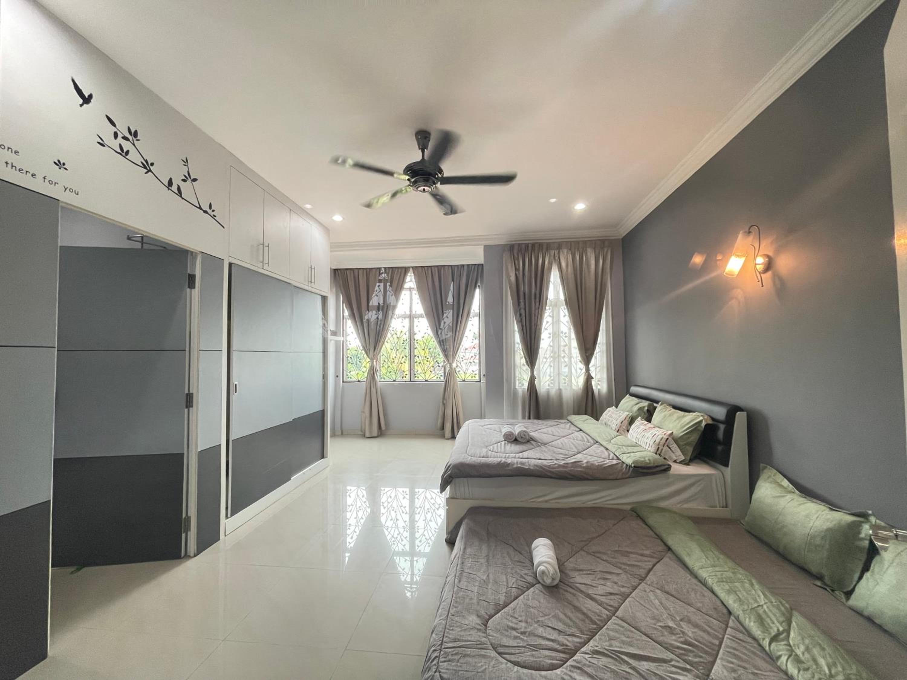 Art Homestay 4 Bedrooms House by Mr Homestay