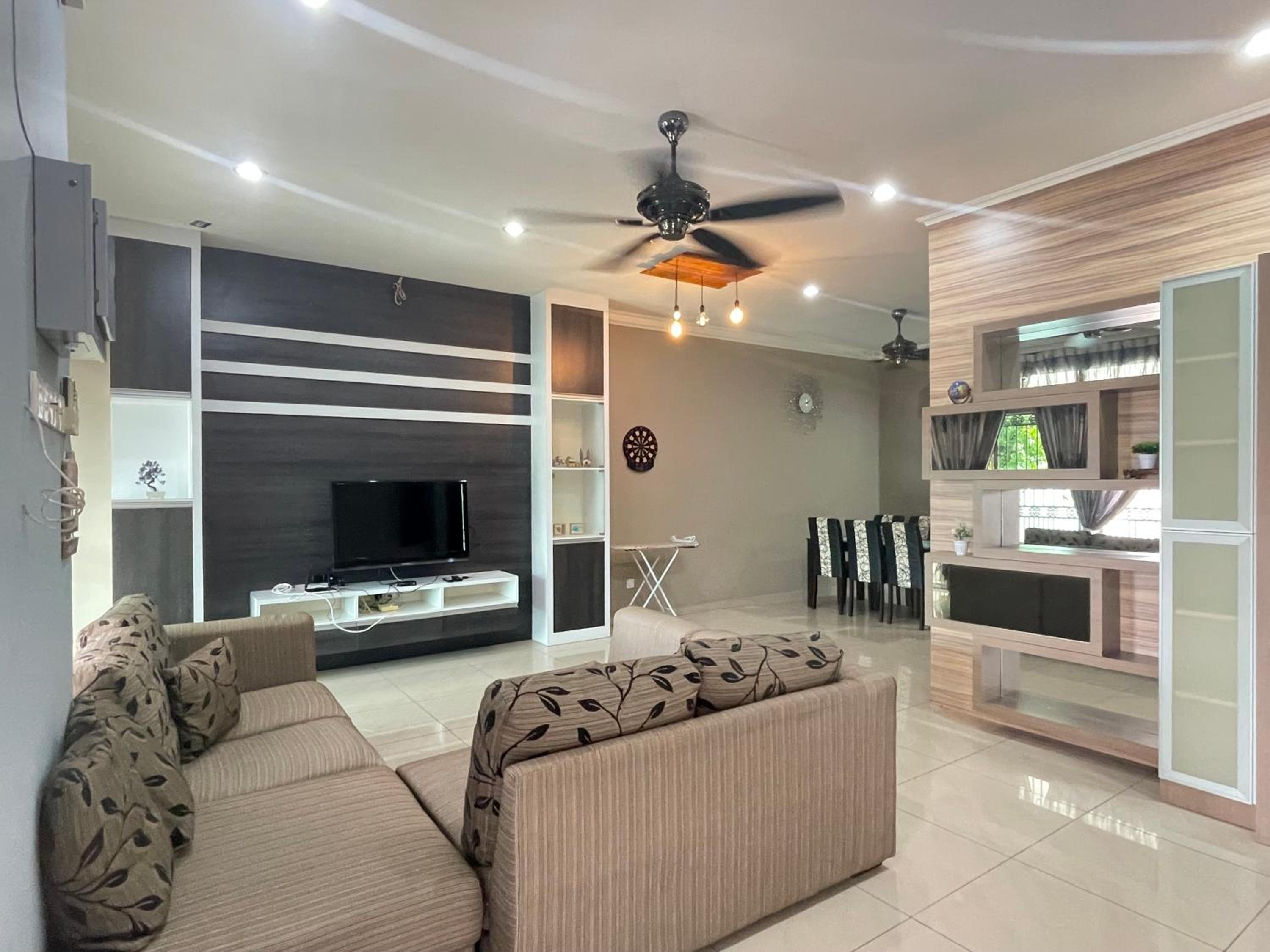 Art Homestay 4 Bedrooms House by Mr Homestay photo 8