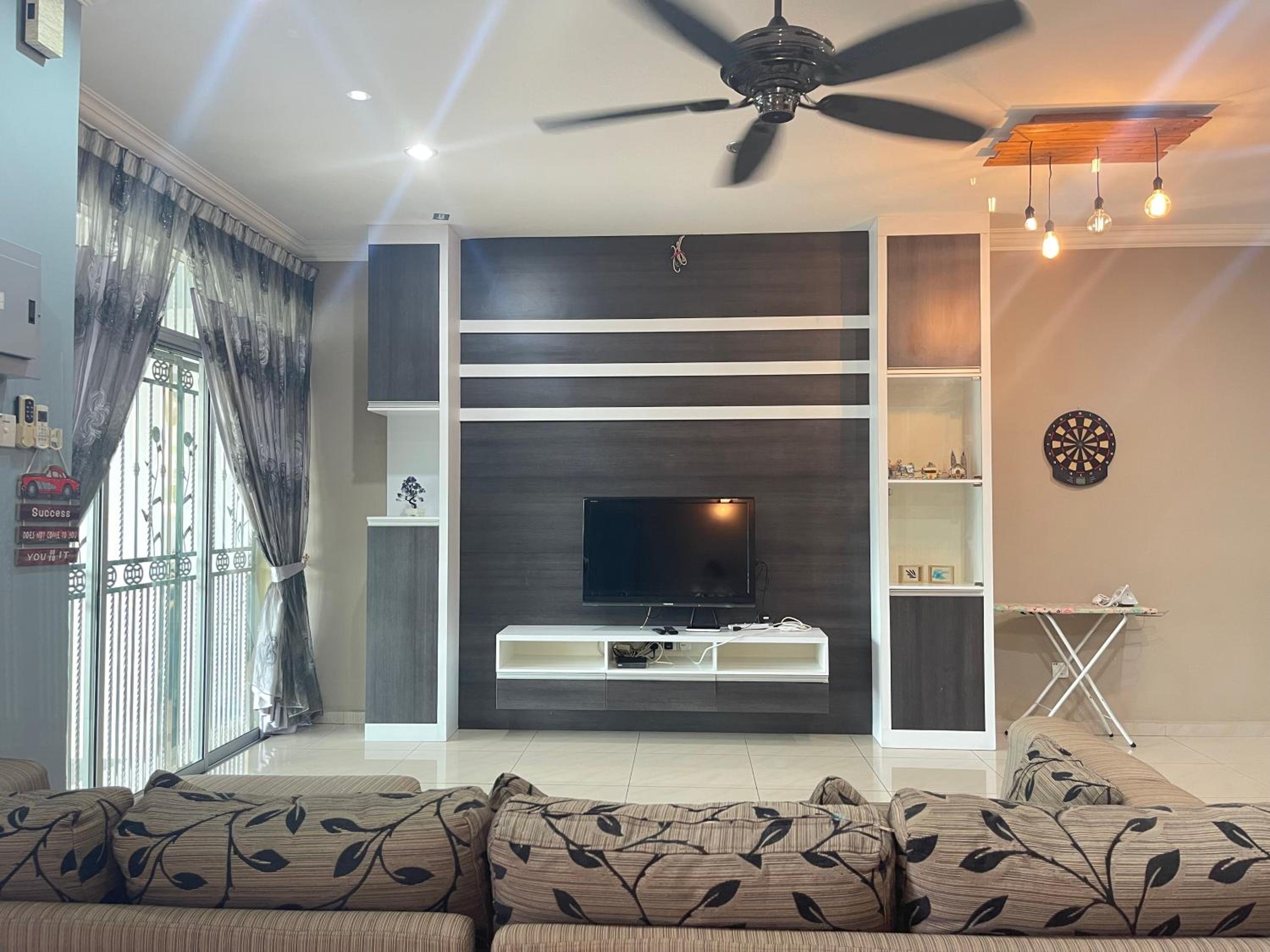 Art Homestay 4 Bedrooms House by Mr Homestay photo 4