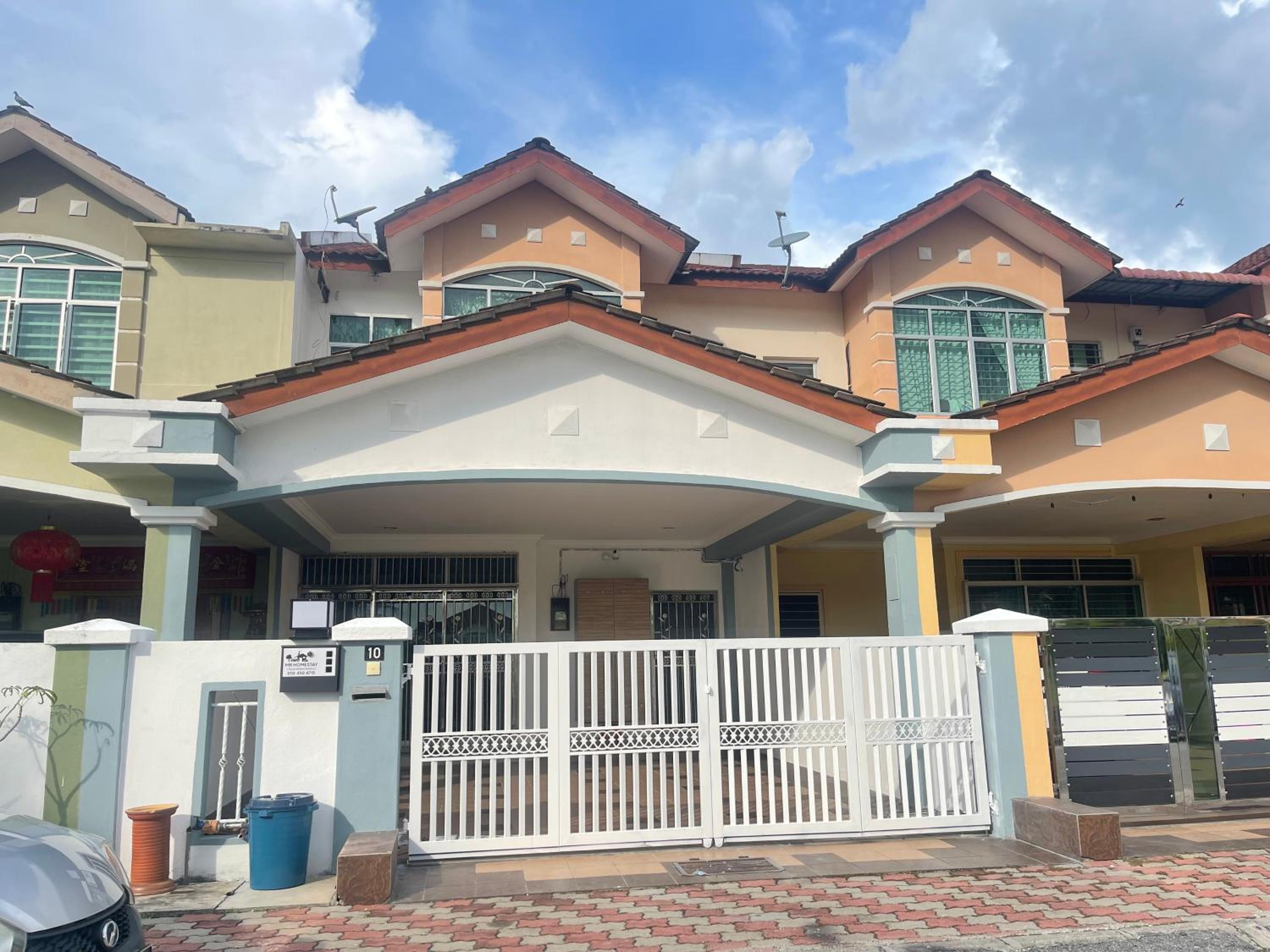 Art Homestay 4 Bedrooms House by Mr Homestay