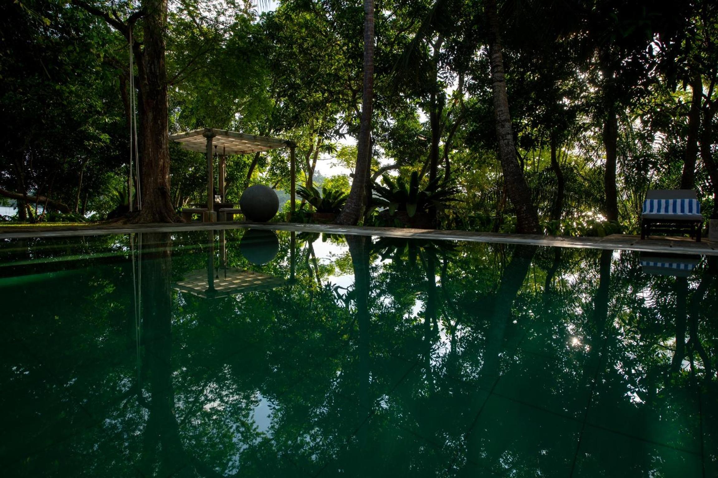 MO River House Luxury Villa