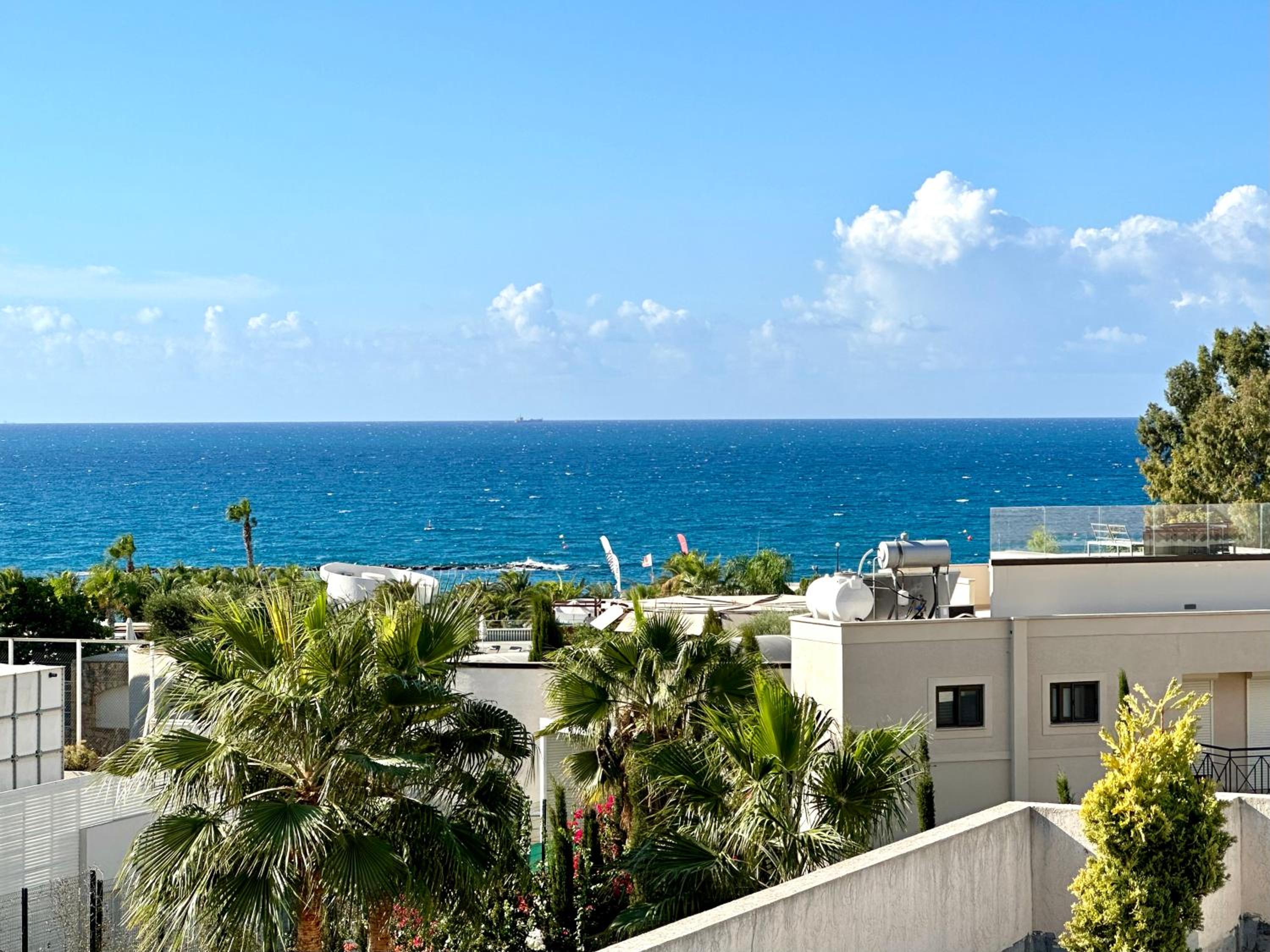 Leto beach house