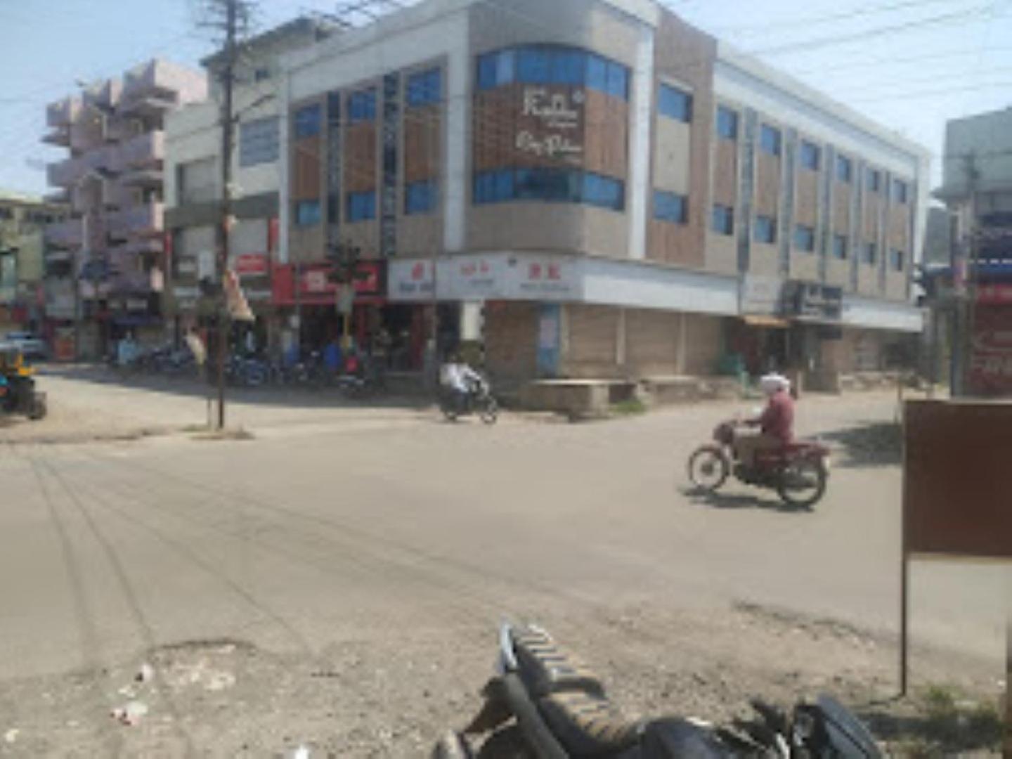 Hotel Radhika Place and City Palace, Parbhani