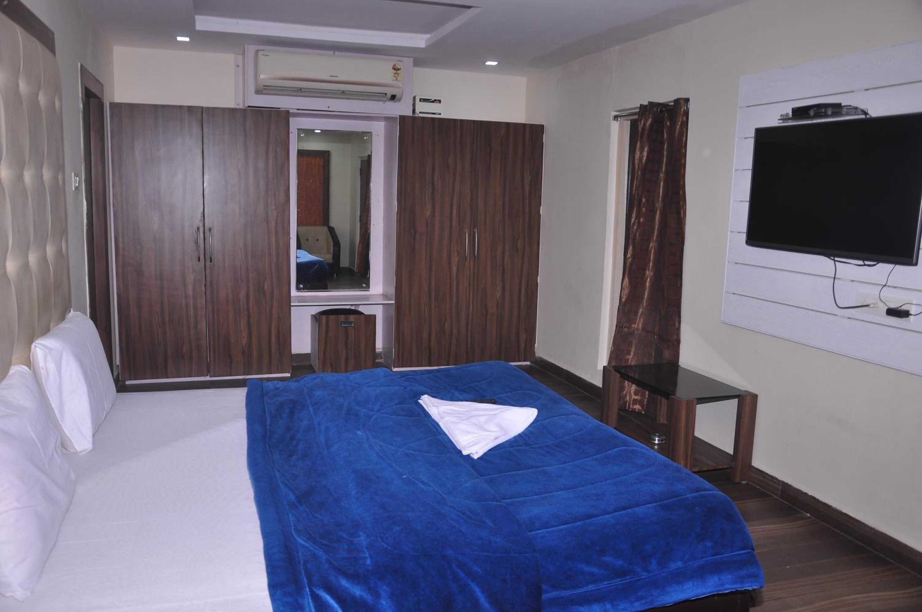 Mahathi Residency