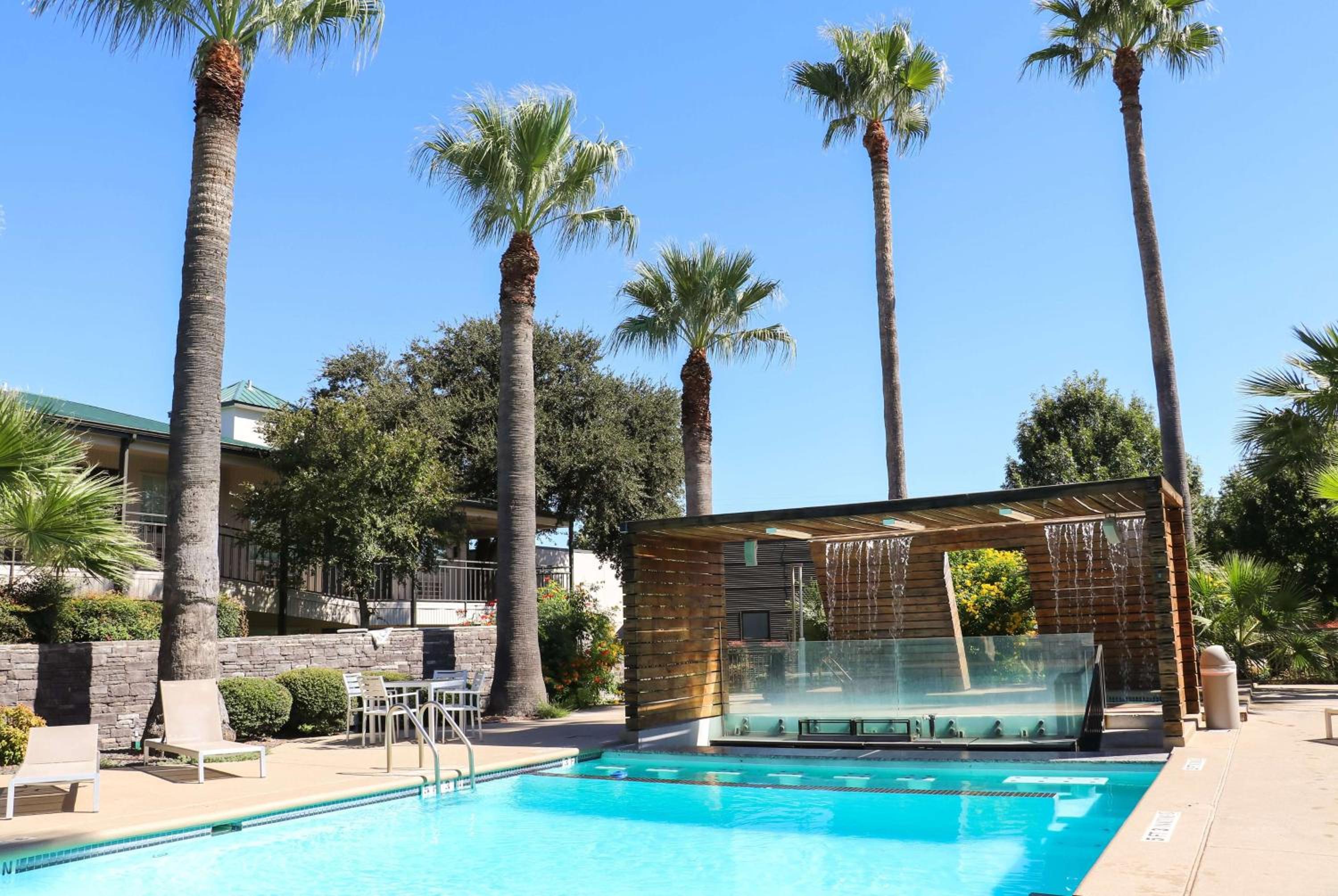 Del Rio Vacations - Ramada by Wyndham Del Rio - Property Image 2