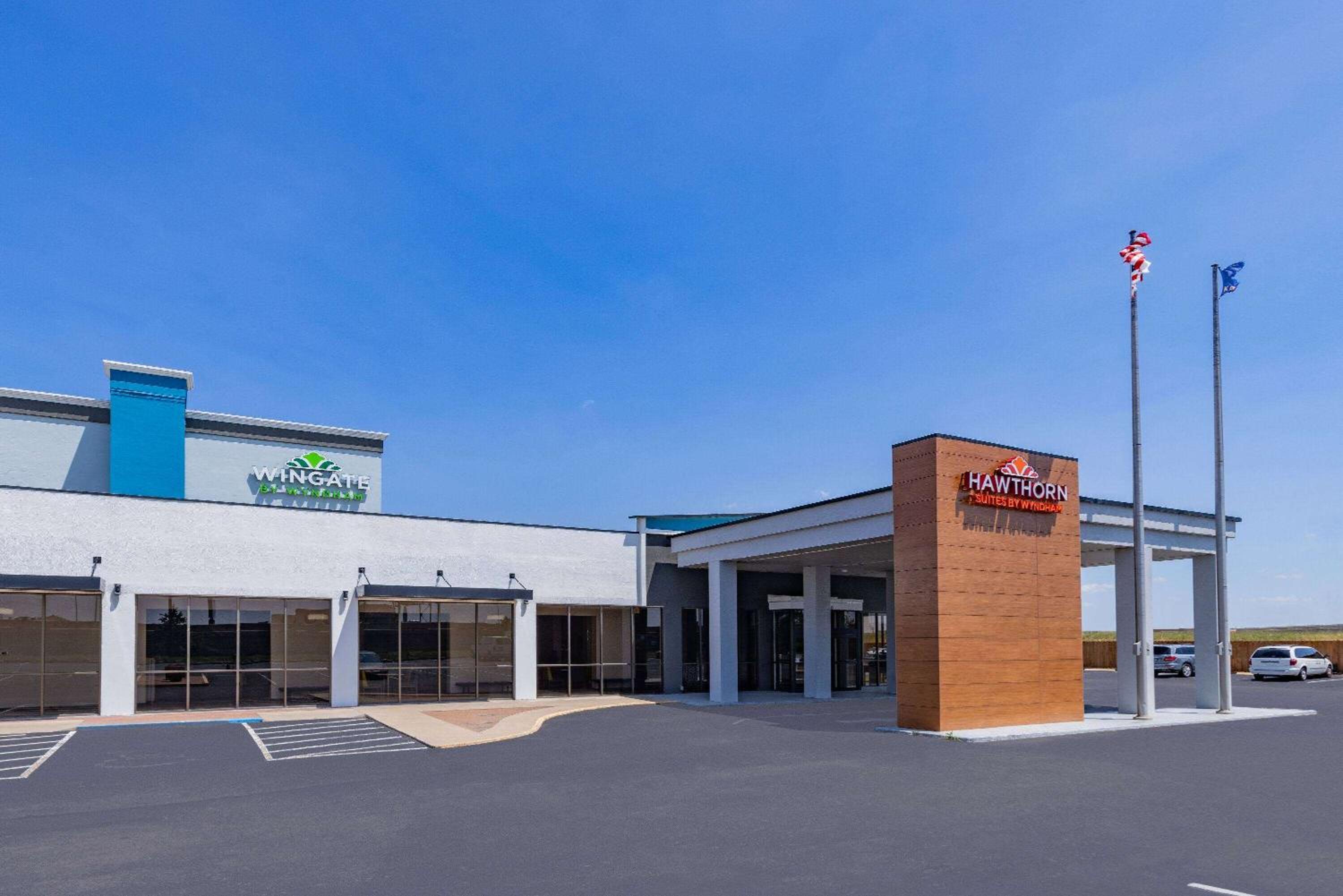 Hotel Wingate by Wyndham Wichita Airport - Image 1