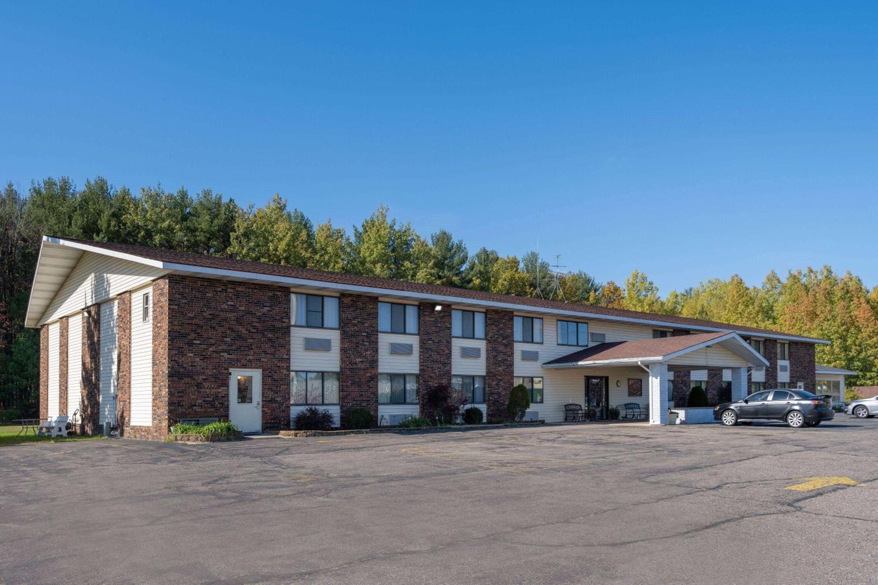 Travelodge by Wyndham Merrill view 2