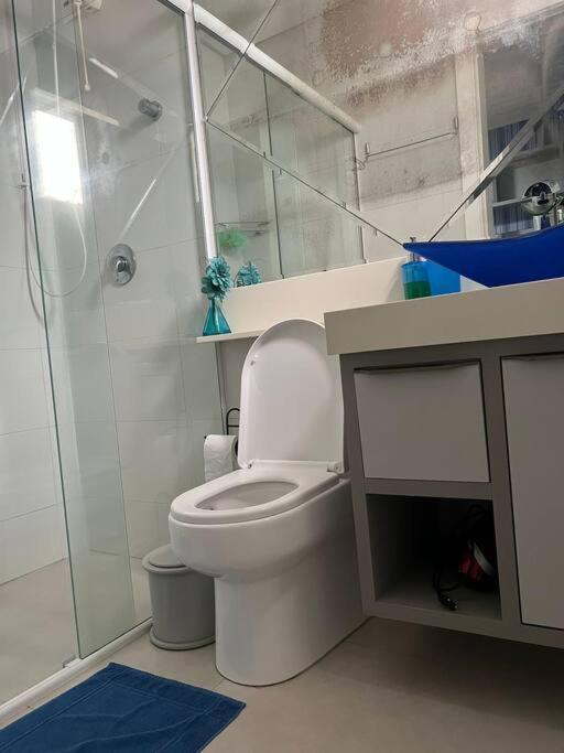 Suíte em Apto Compartilhado Itapema Meia em Ótima Localização
