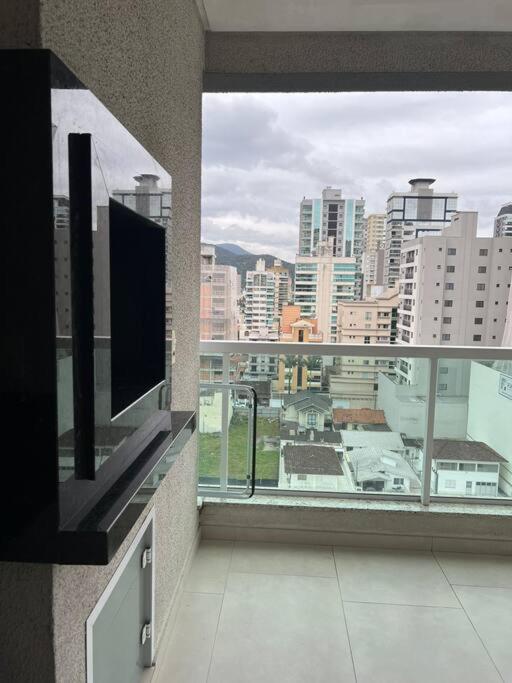 Suíte em Apto Compartilhado Itapema Meia em Ótima Localização