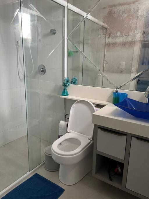 Suíte em Apto Compartilhado Itapema Meia em Ótima Localização