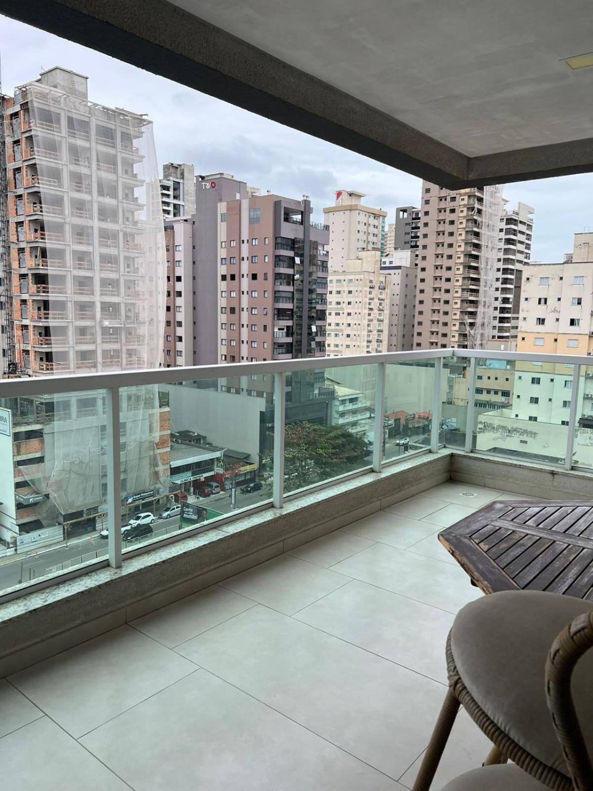 Suíte em Apto Compartilhado Itapema Meia em Ótima Localização