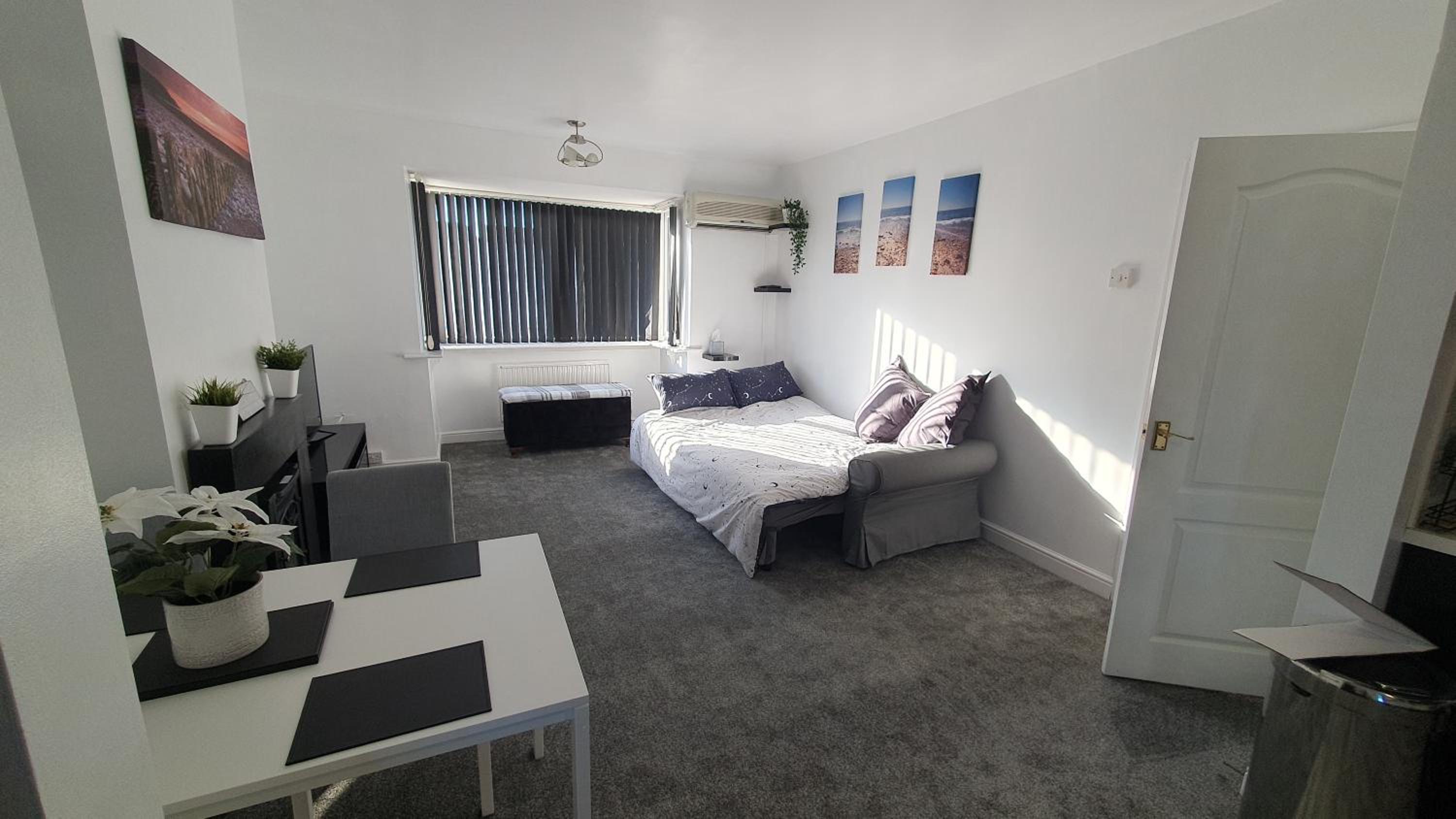 High St , 2 bed slp 6 Seaside flat view 3