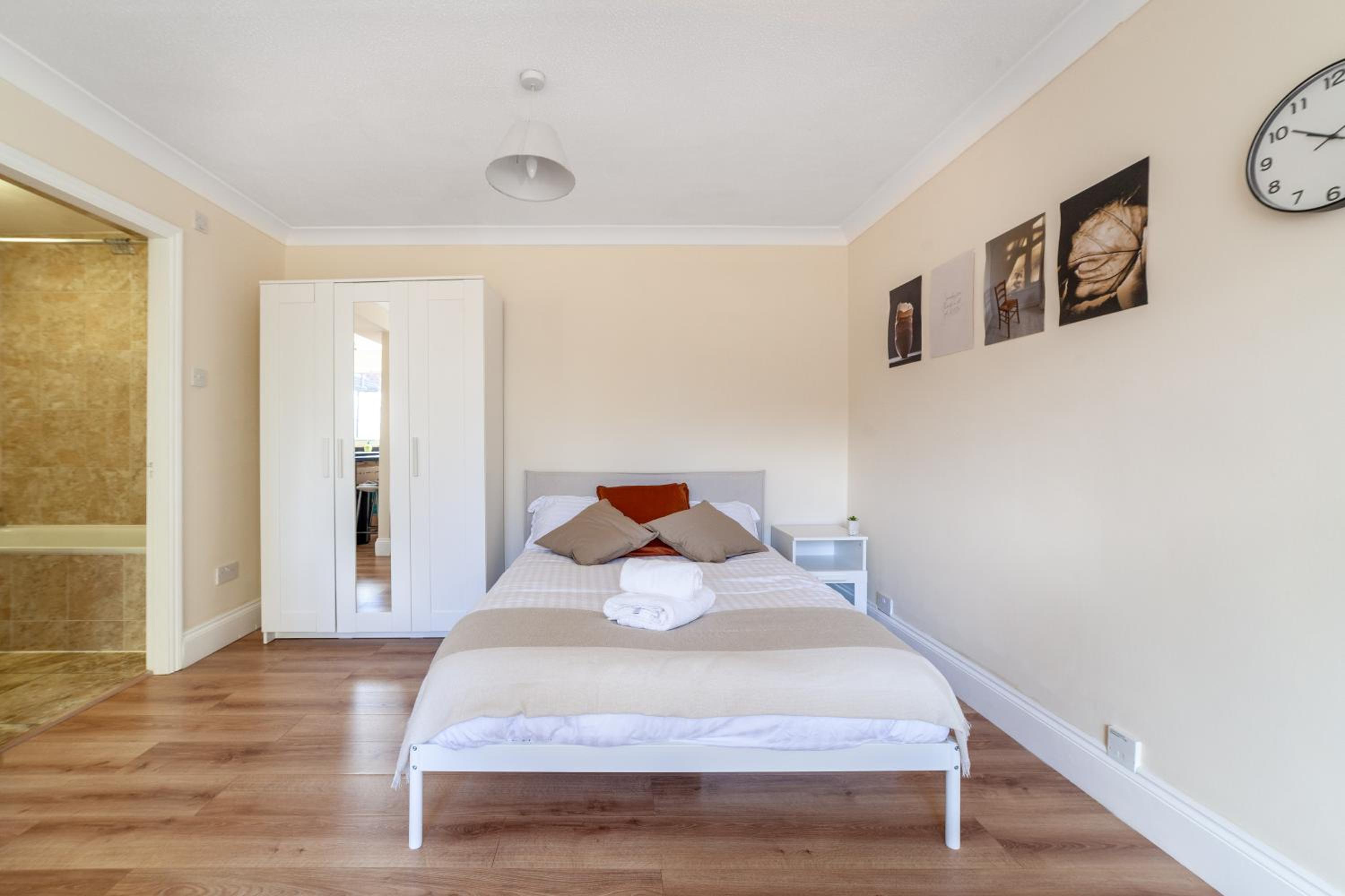 Lovely Studio Flat in Wimbledon w/ Free Parking