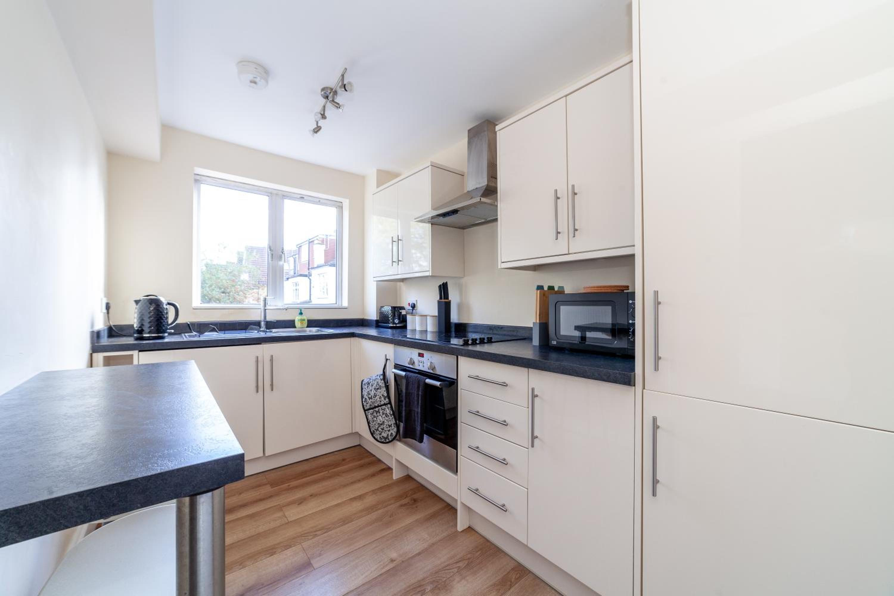 Lovely Studio Flat in Wimbledon w/ Free Parking