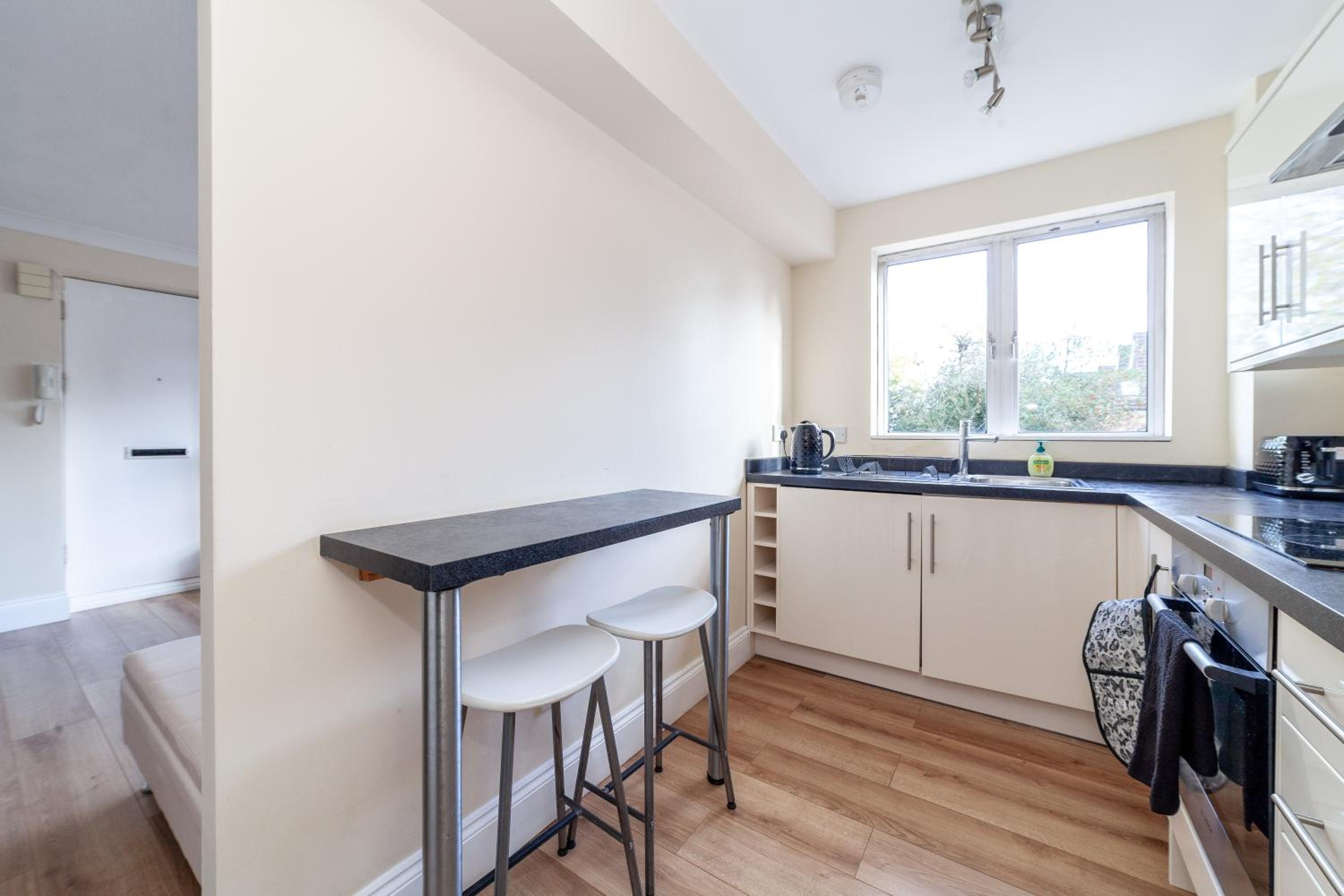 Lovely Studio Flat in Wimbledon w/ Free Parking