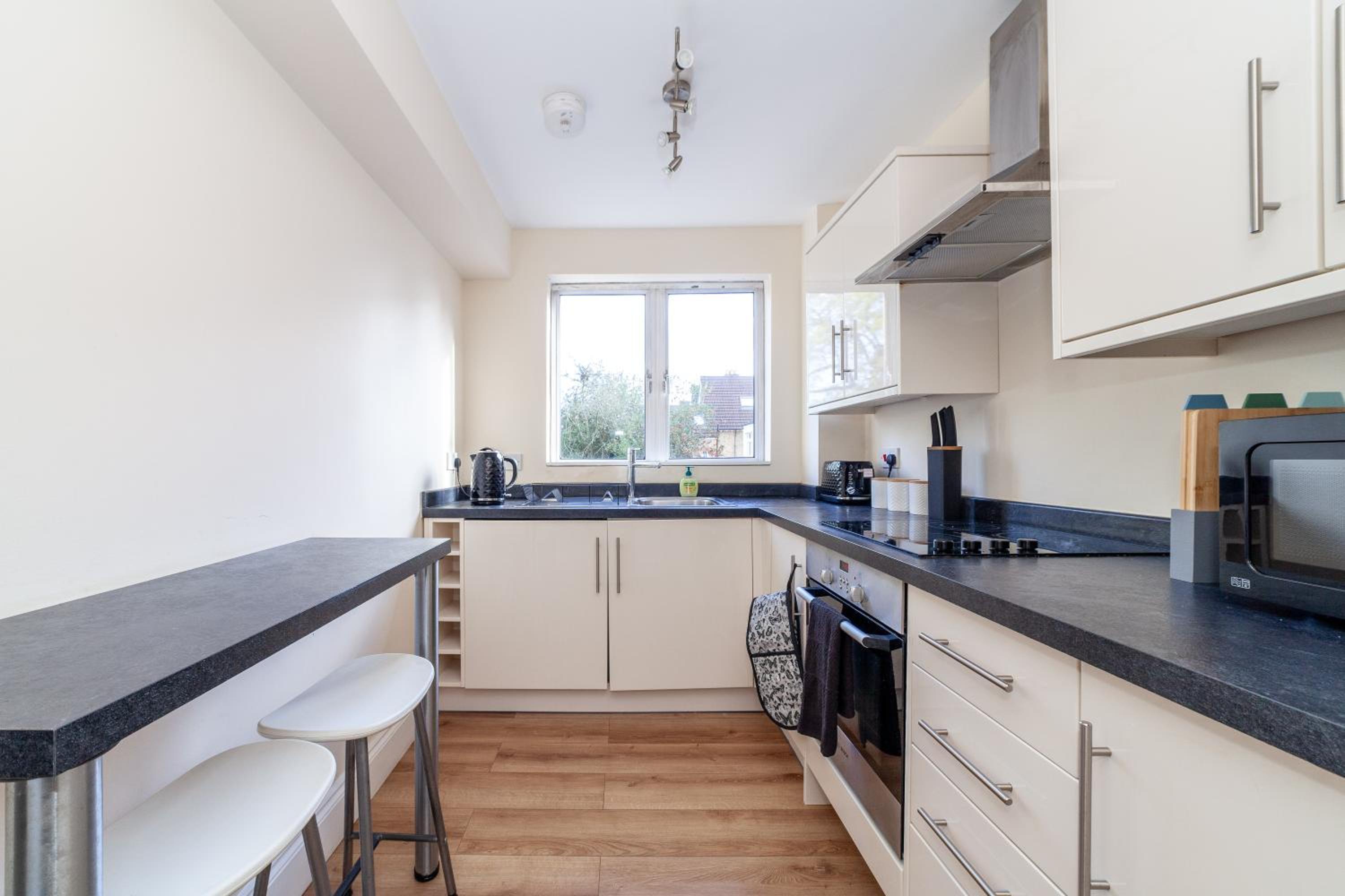 Lovely Studio Flat in Wimbledon w/ Free Parking