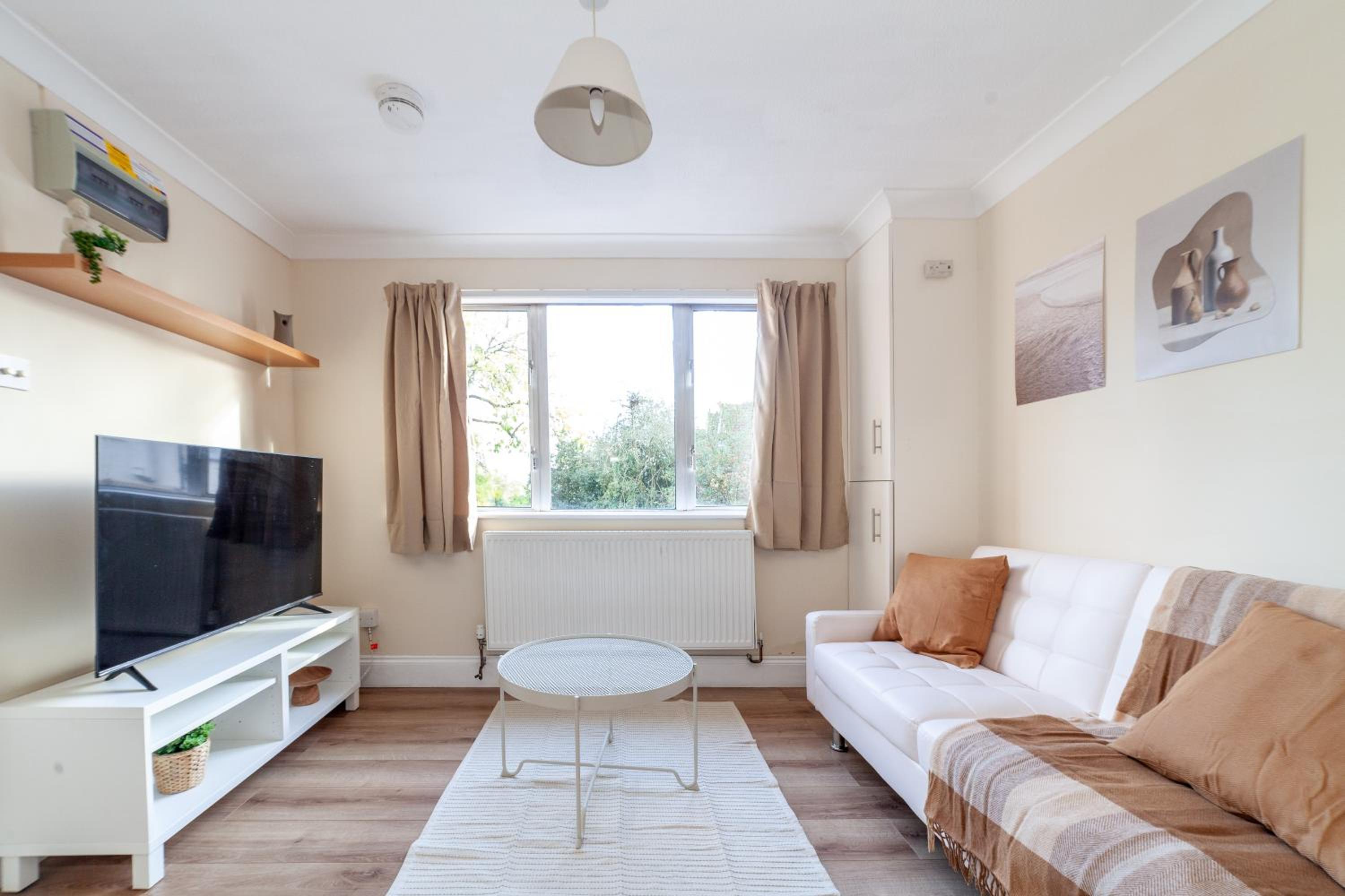 Lovely Studio Flat in Wimbledon w/ Free Parking