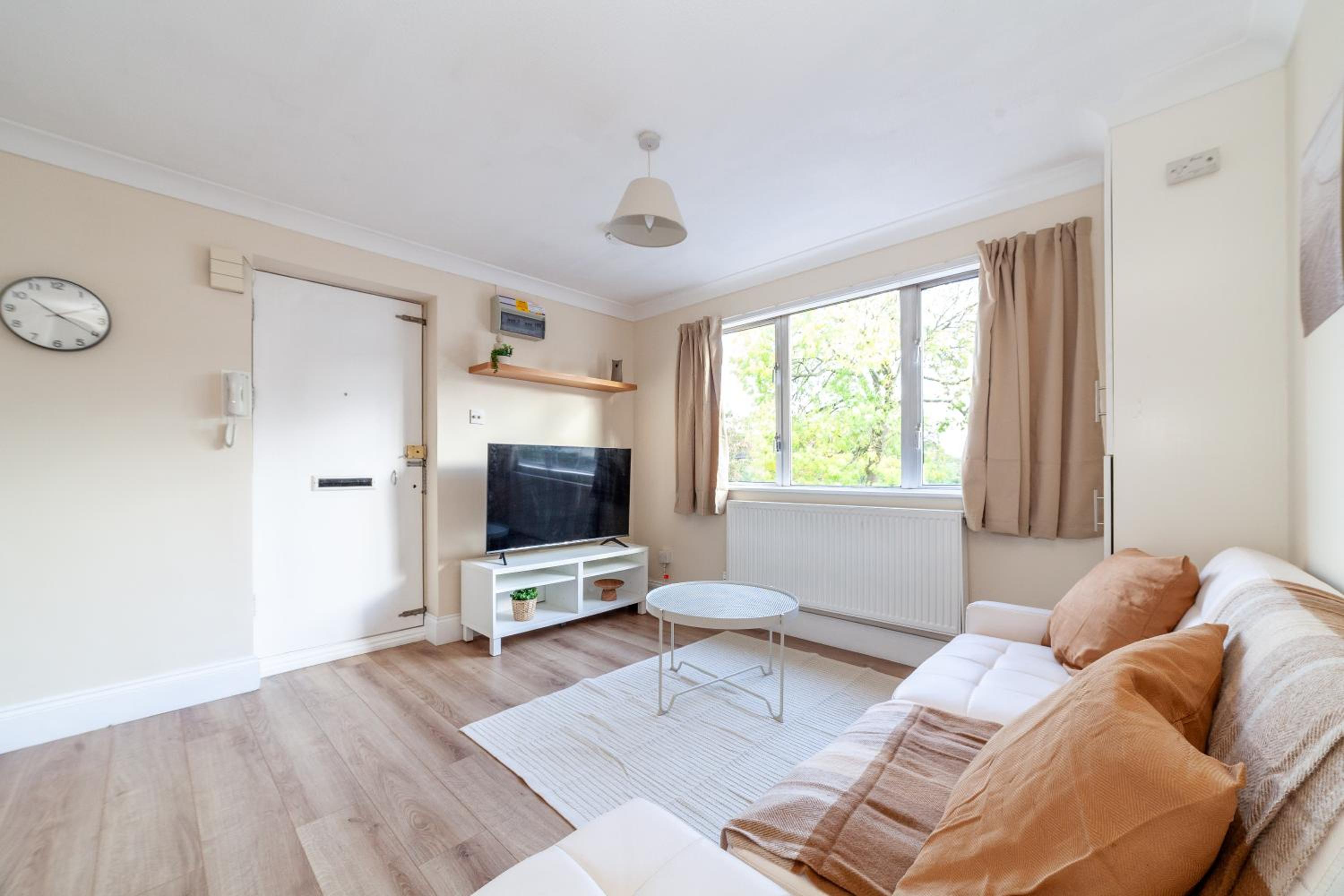 Lovely Studio Flat in Wimbledon w/ Free Parking