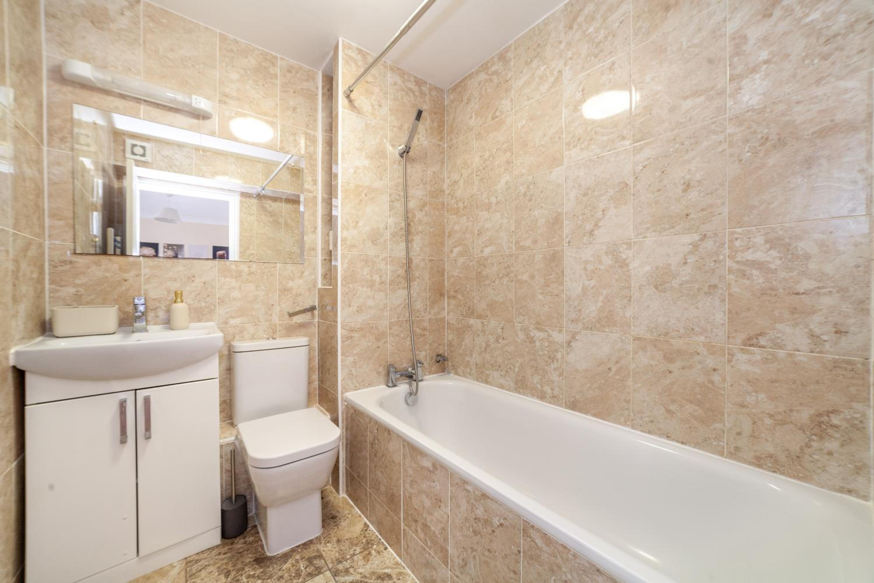 Lovely Studio Flat in Wimbledon w/ Free Parking