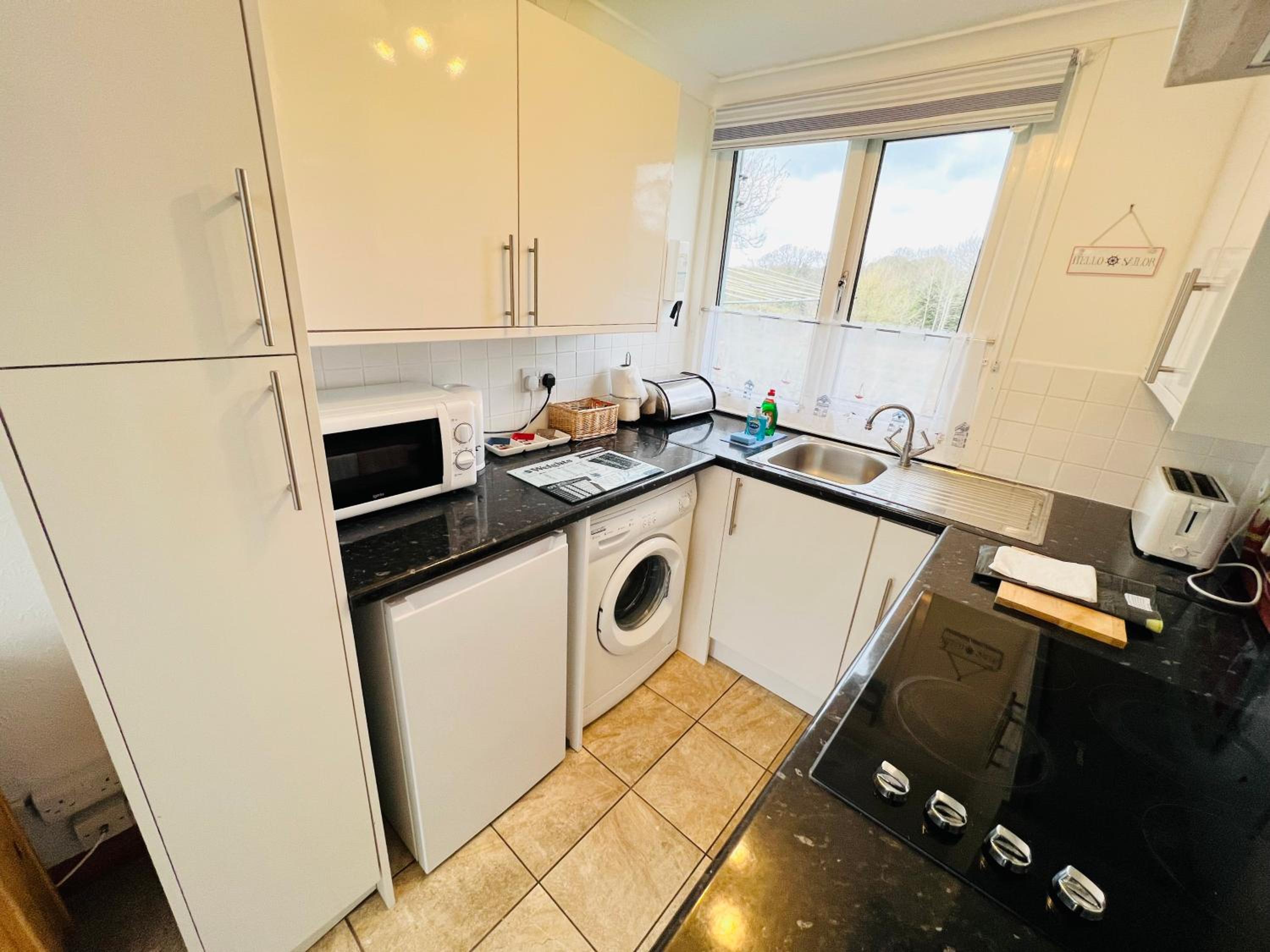 2 Bedroom Chalet SB11, Sandown Bay, Dog Friendly view 4