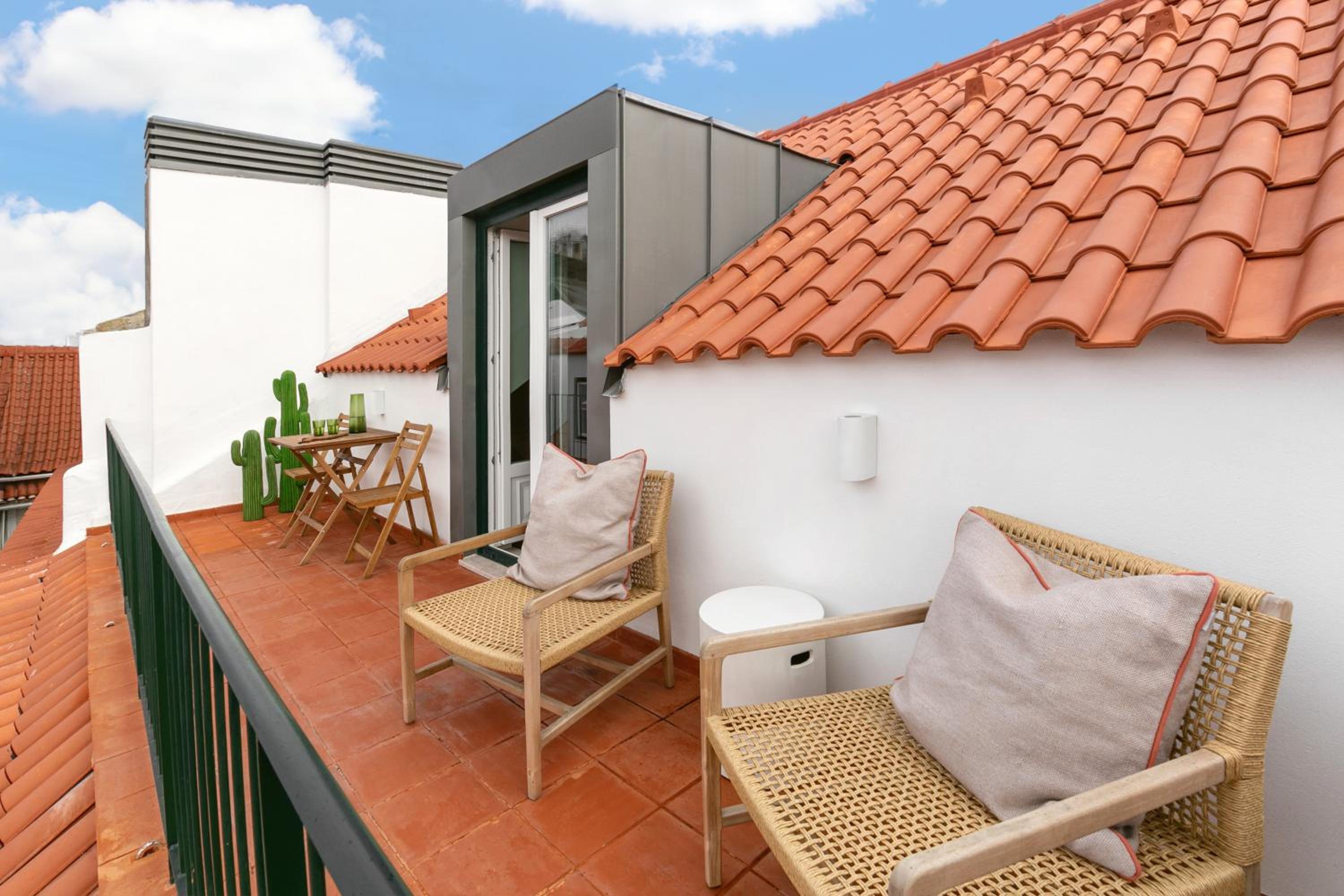 The Downtown Terrace - Fabulous Views, Romantic Penthouse, 6th-floor no lift