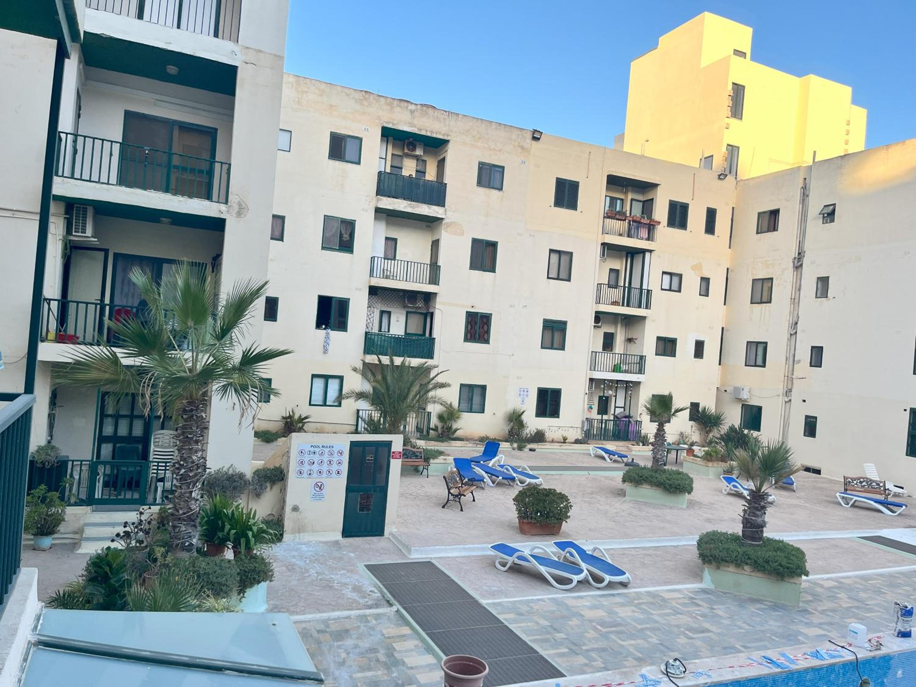 Cosy 4 Bedroom Apt with use of Pool photo 1