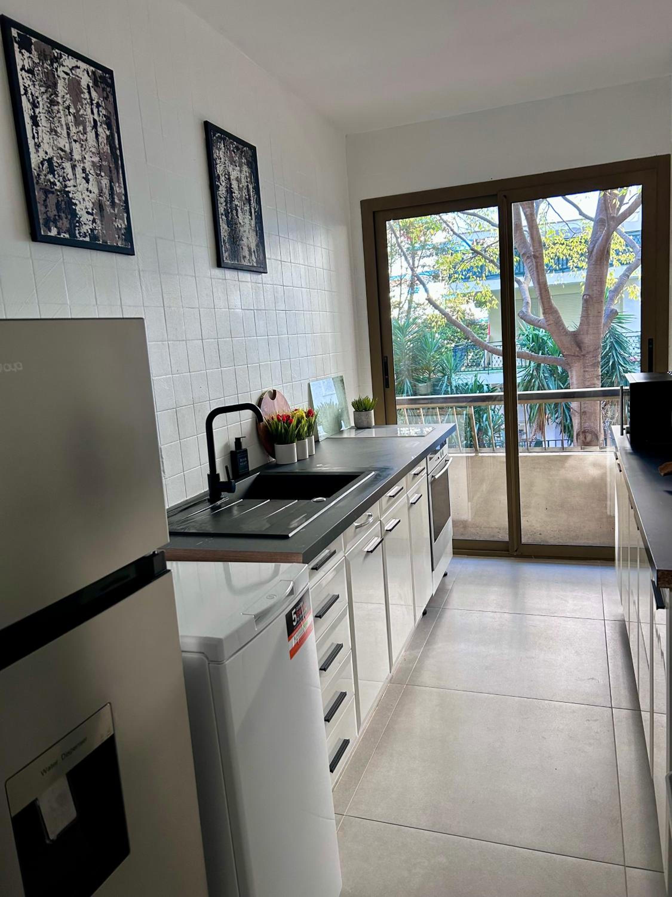 Residences Fleuries - behind Cannes Croisette Bvd photo 4