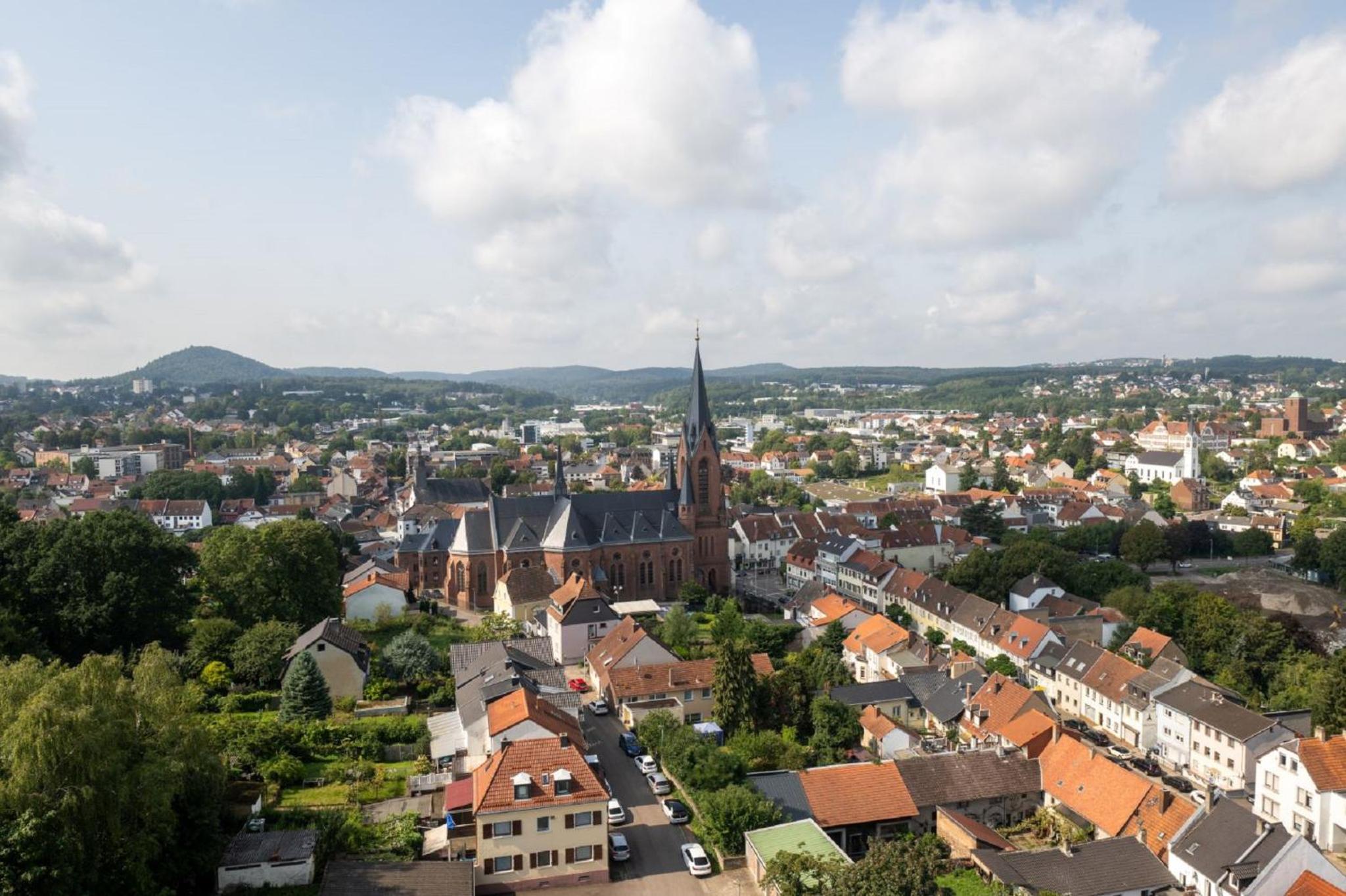Hennen-Nest - Nähe CISPA St Ingbert und Augenklinik Sulzbach
