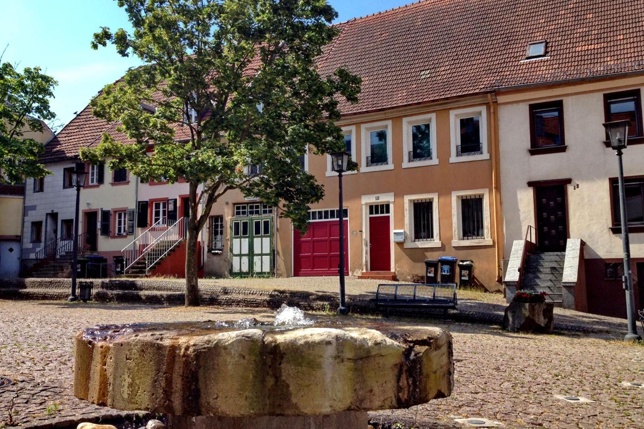 Hennen-Nest - Nähe CISPA St Ingbert und Augenklinik Sulzbach