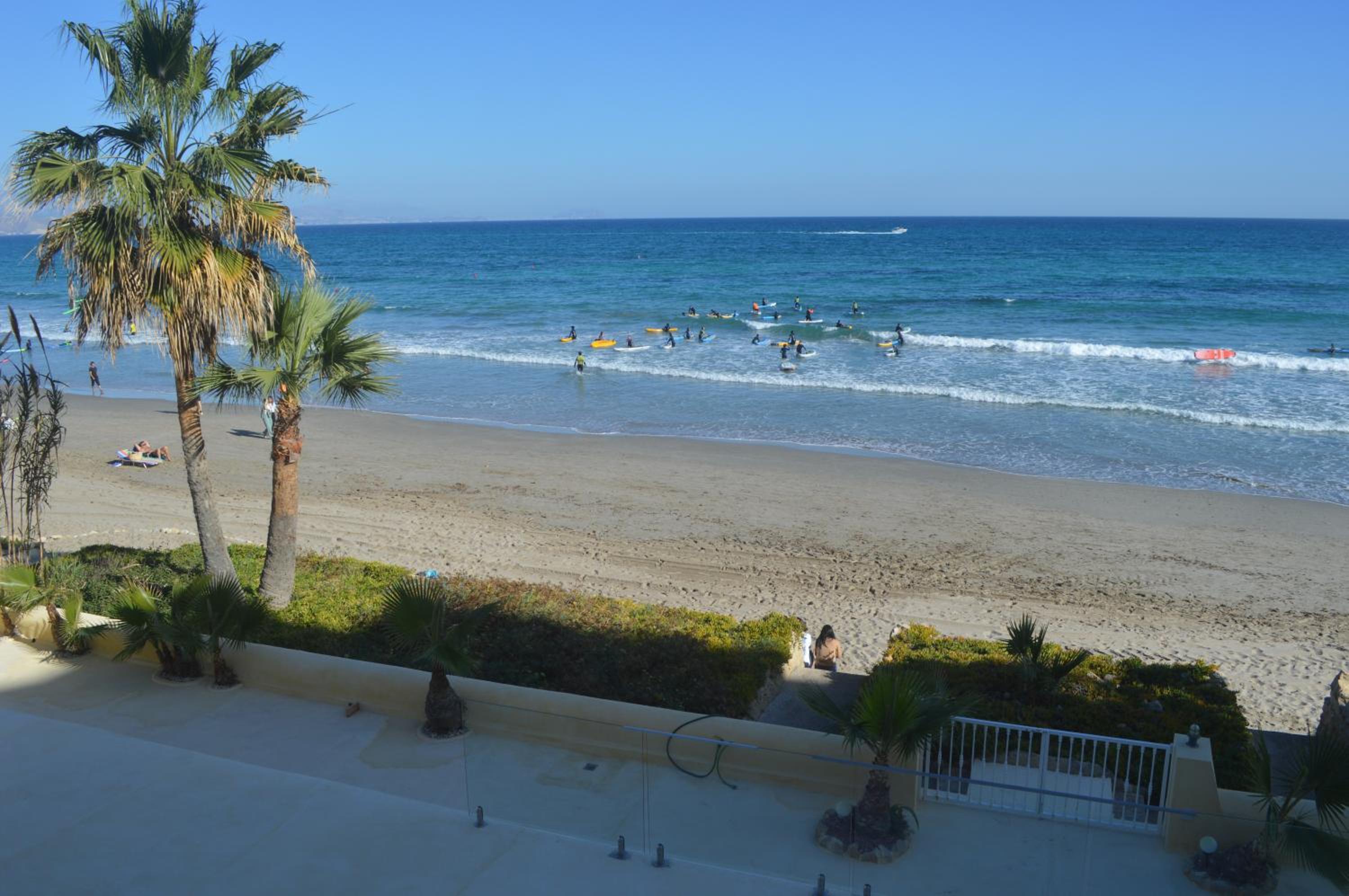 Espectacular Suite Privada a pie de playa y mar en CHALET ROQUETES