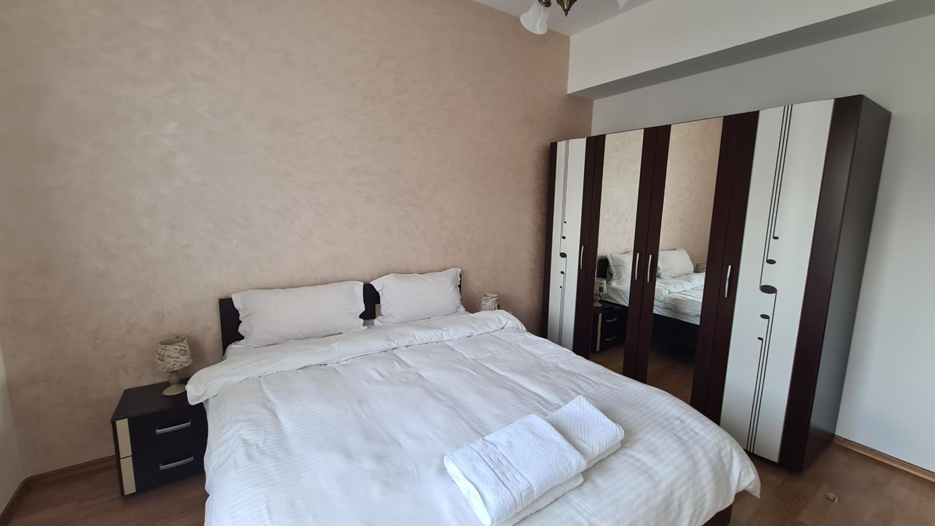 Perfect Stay -free underground parking place, free late check-out view 4