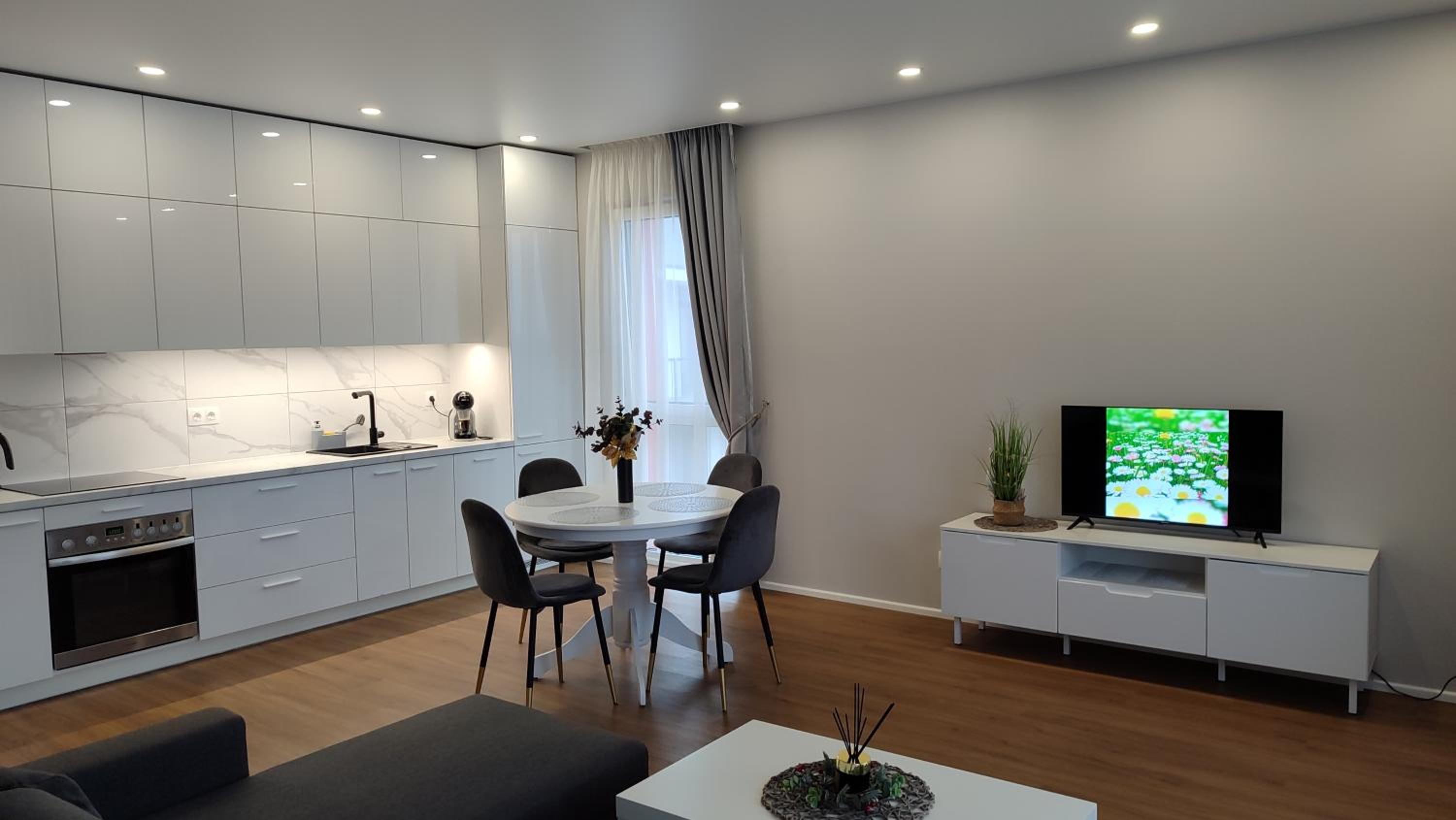 SV apartment self check in free parking