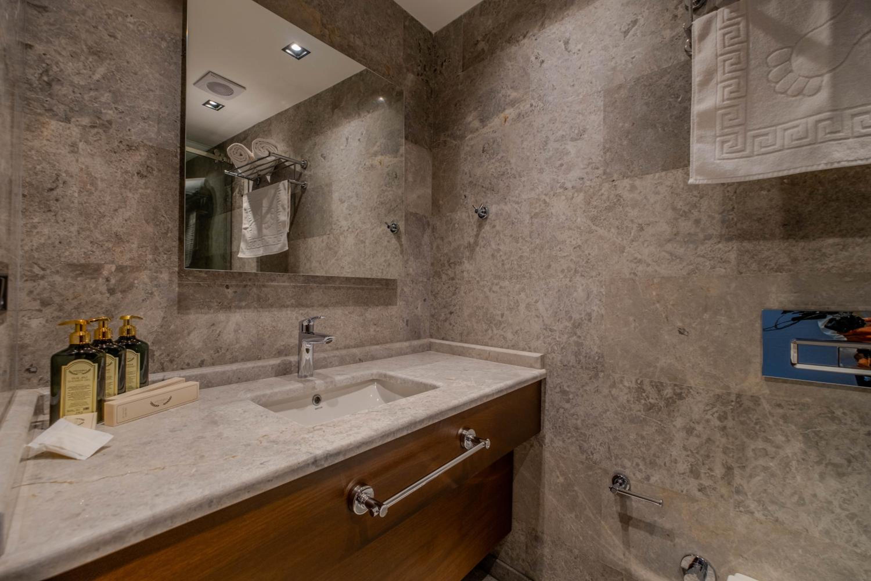 B'İSTANBUL OTEL - Image 24