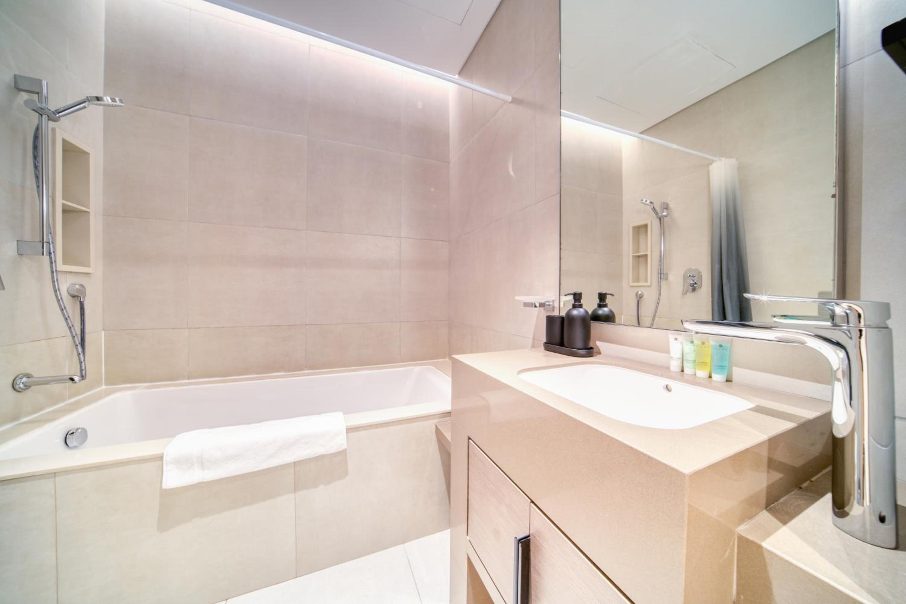 Address JBR Marina Views, Address Beach Resort Residence, Dubai Marina - Mint Stay